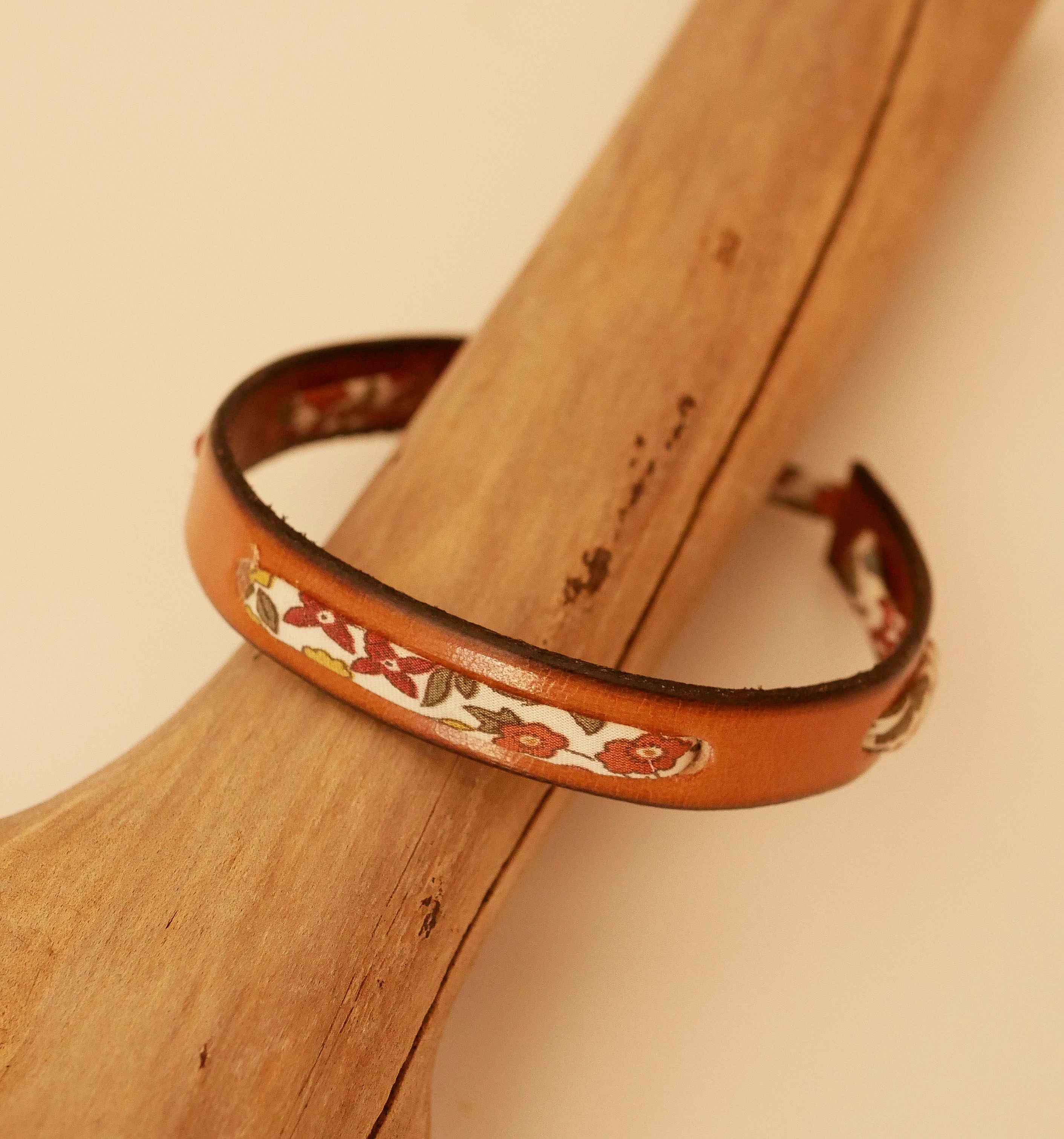 Bracciale Flor&acirc;me con nastro liberty Ava autumn su pelle di cammello