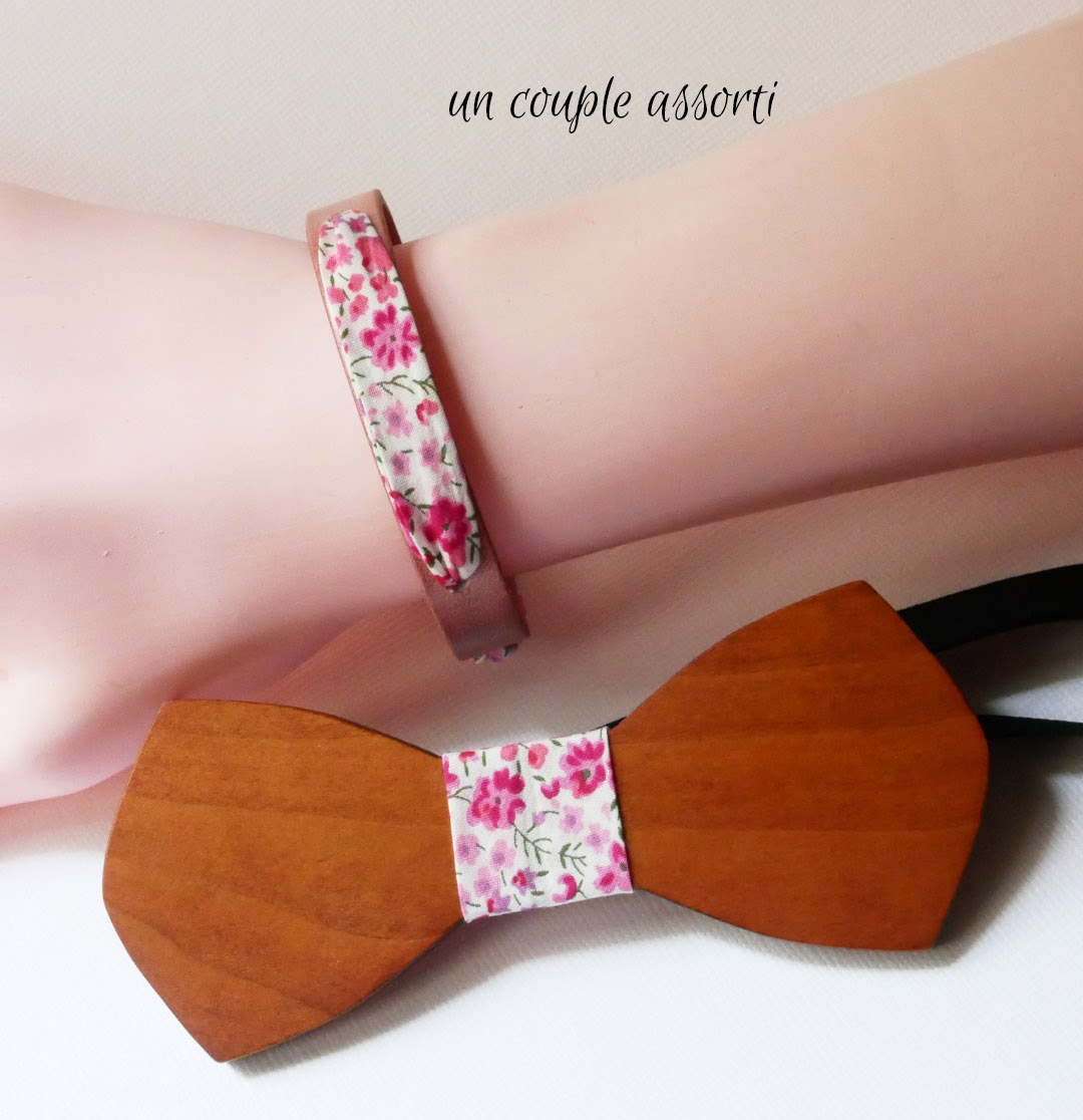 Bracciale Florâme con fiori di nastro liberty rosa su pelle rosa invecchiata