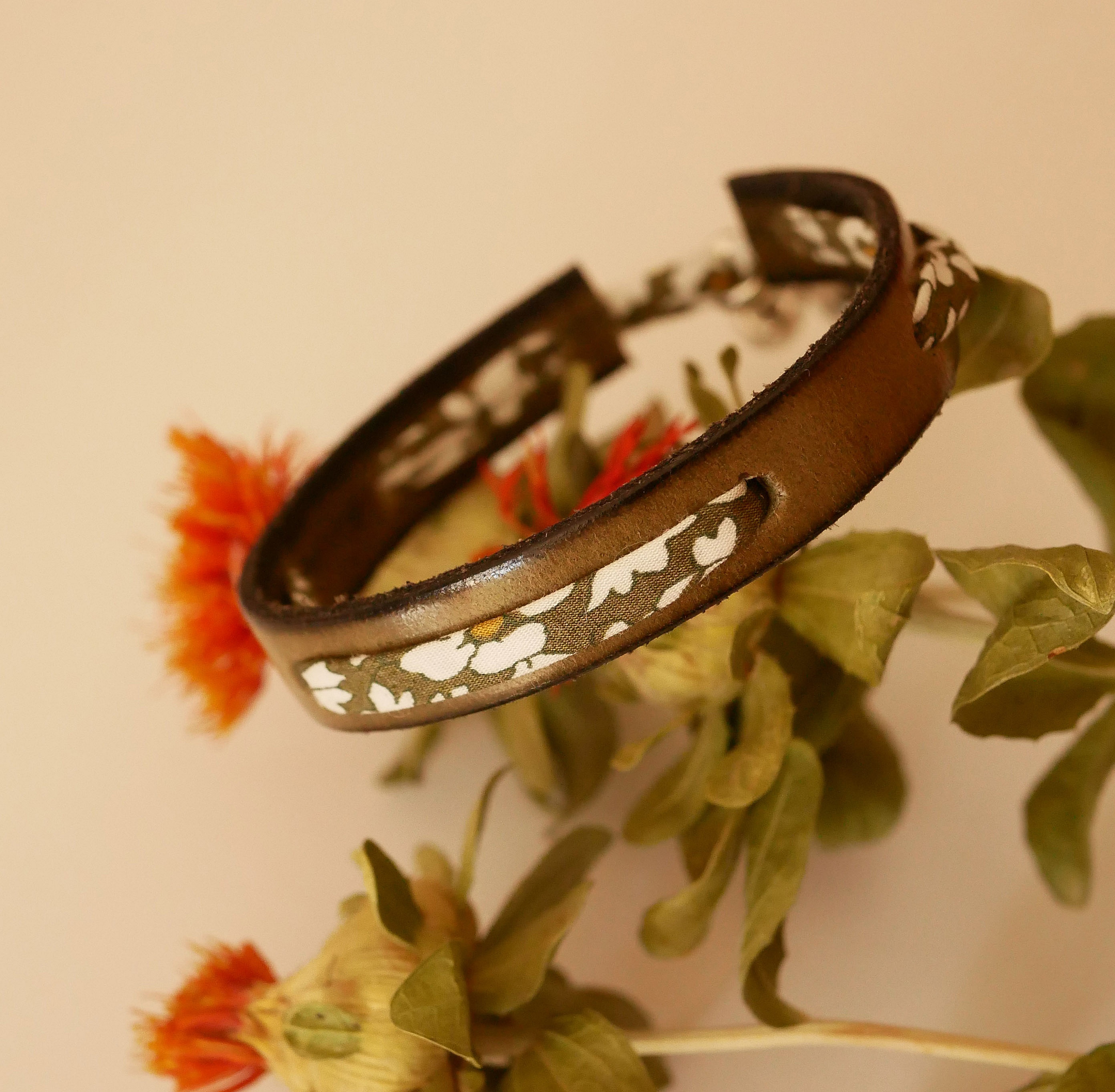 Bracciale Flor&acirc;me con nastro liberty verde su pelle verde lime