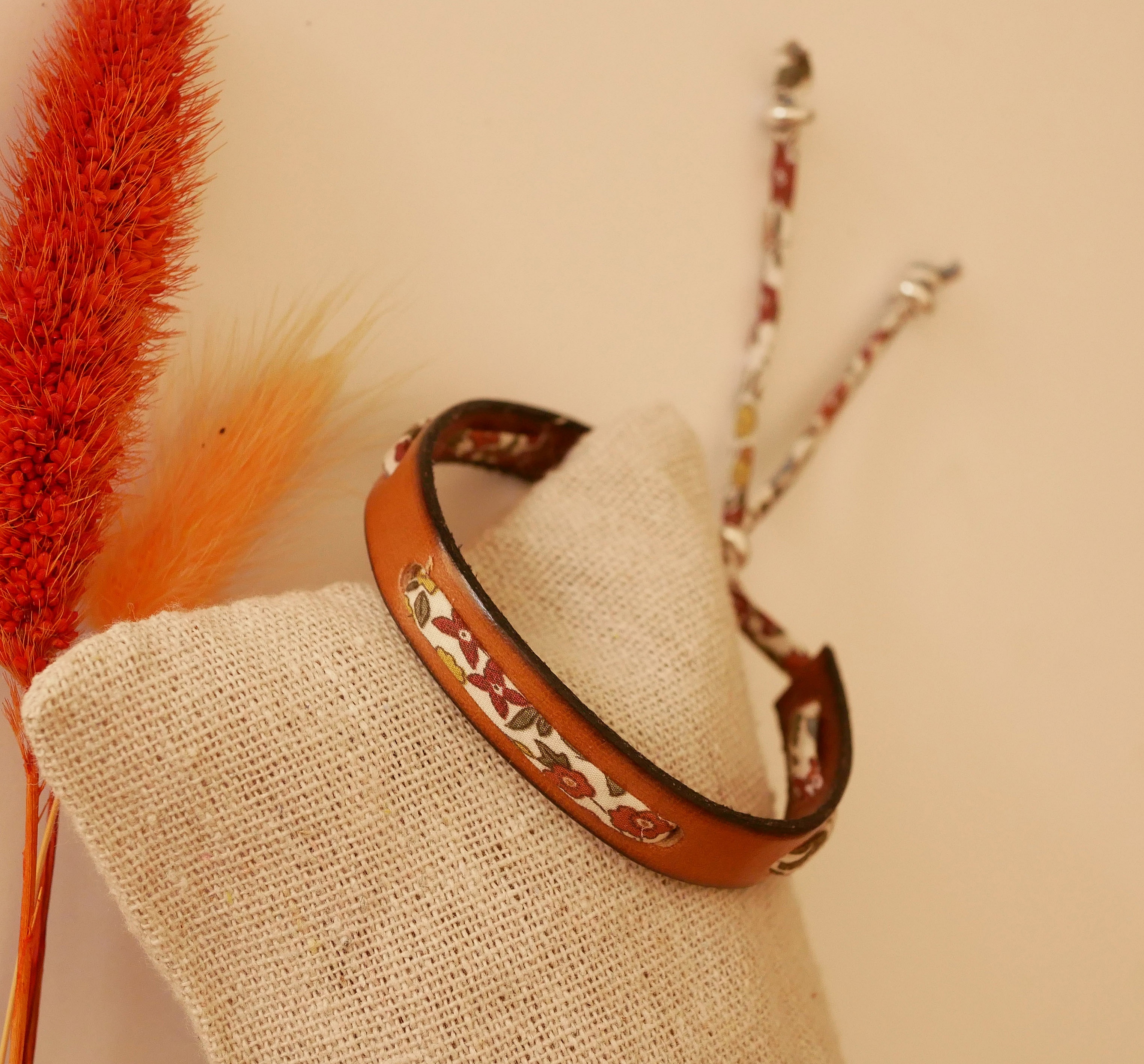 Bracciale Flor&acirc;me con nastro liberty Ava autumn su pelle di cammello