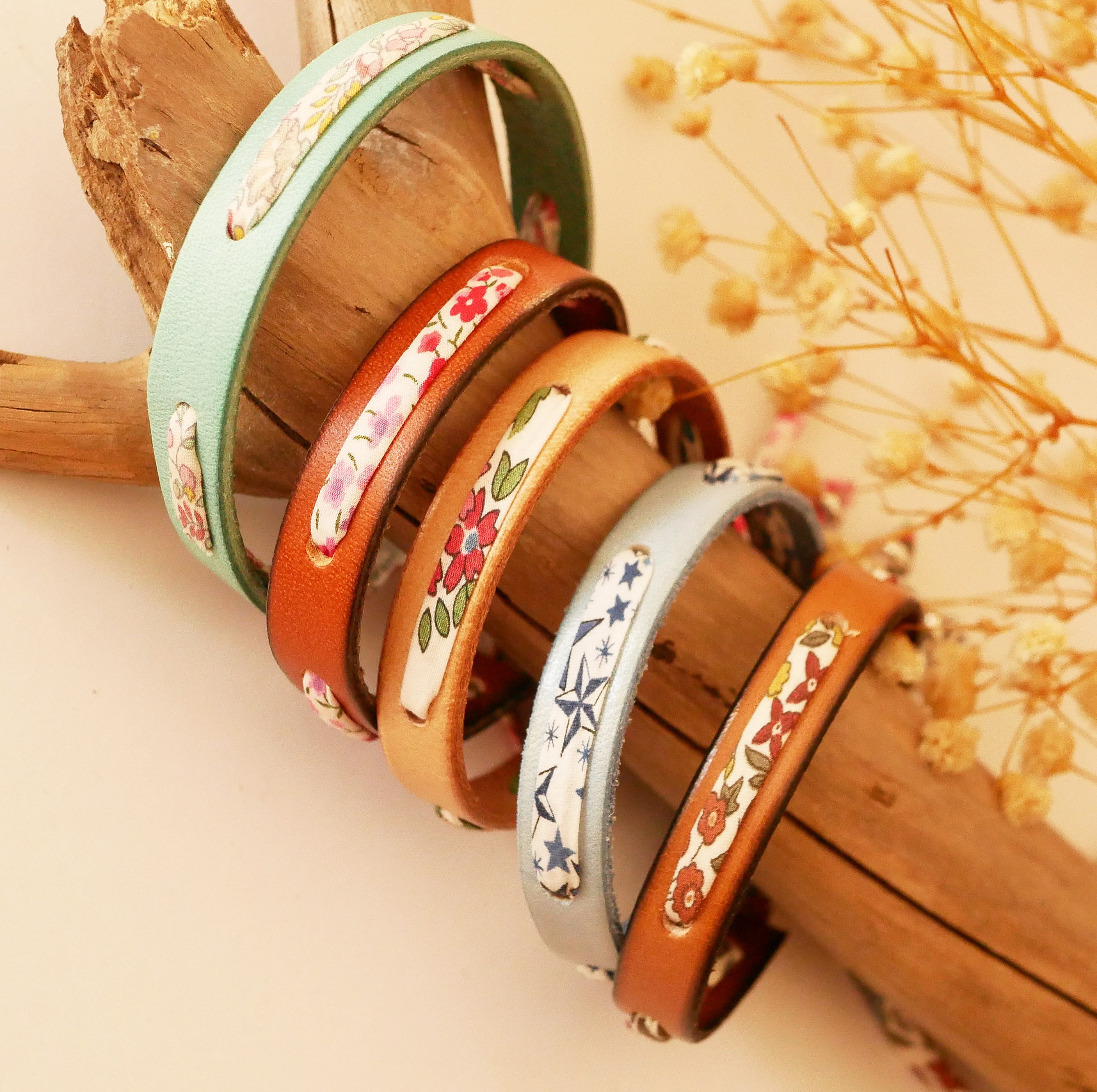 Bracelets Florâme personnalisables en cuir et cordon Liberty coloré.