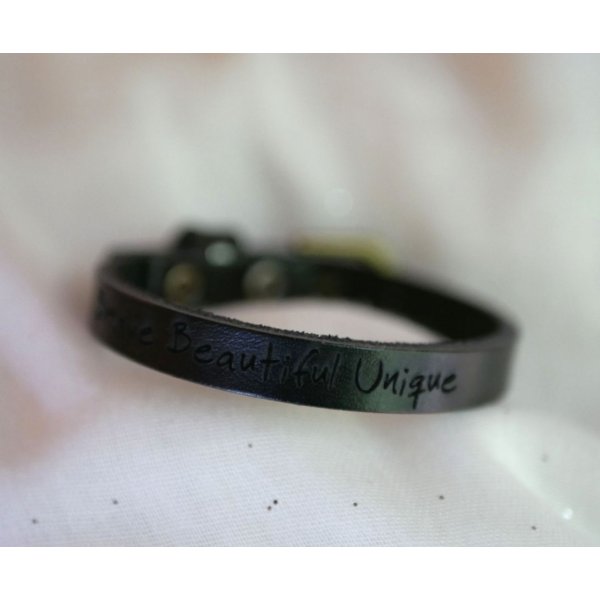 Bracciale da uomo in pelle nera incisa, personalizzabile
