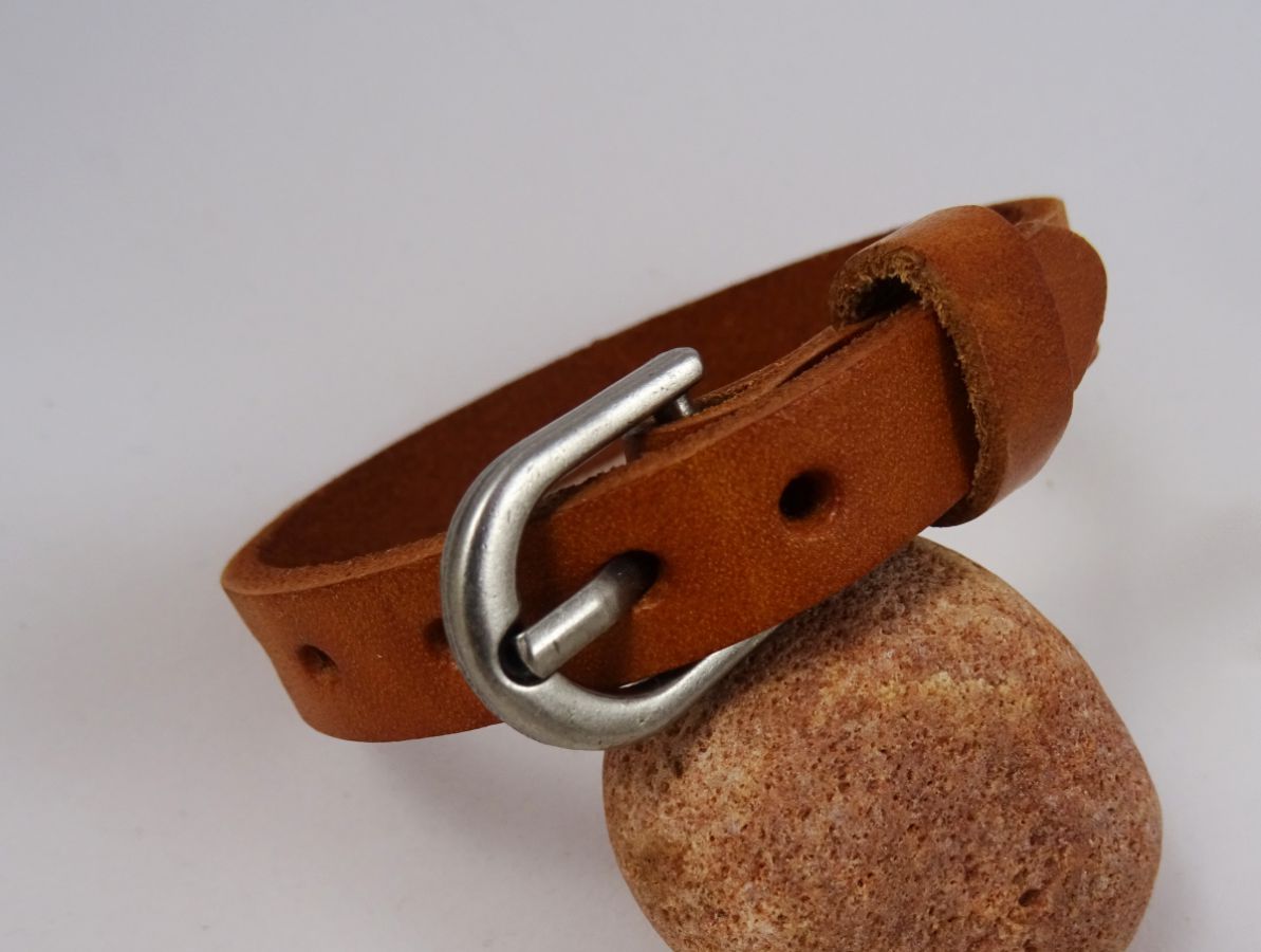 Bracciale da uomo in pelle Camel con incisione personalizzata 