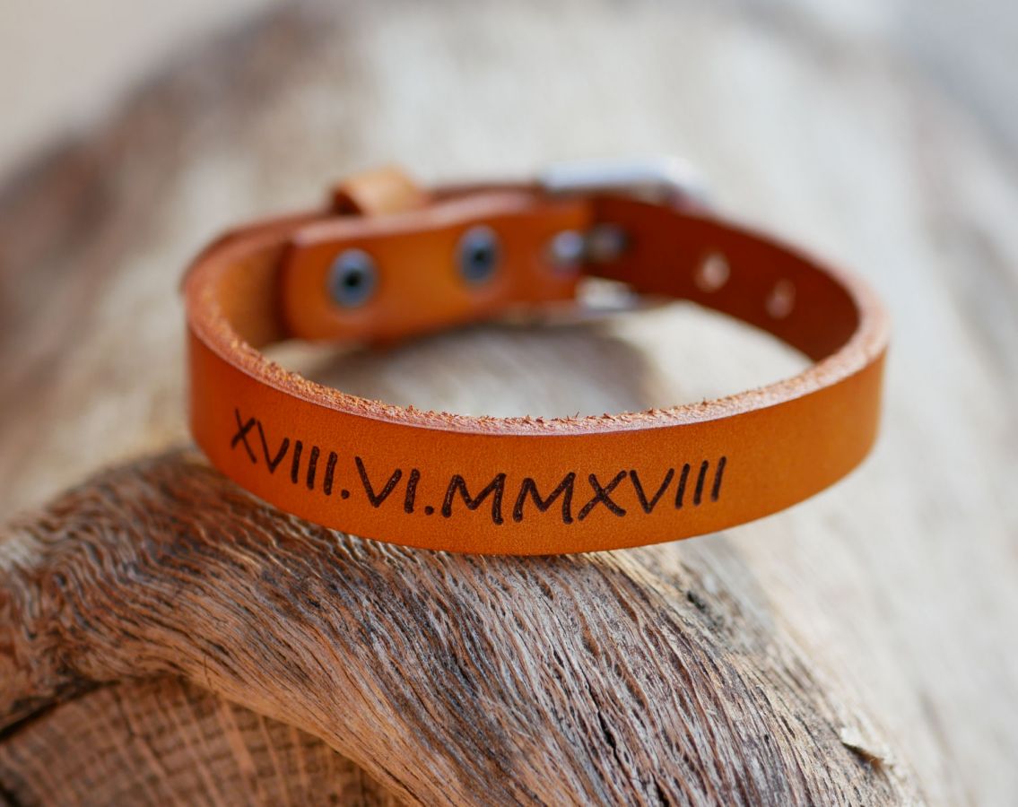 Bracciale da uomo in pelle Camel con incisione personalizzata 