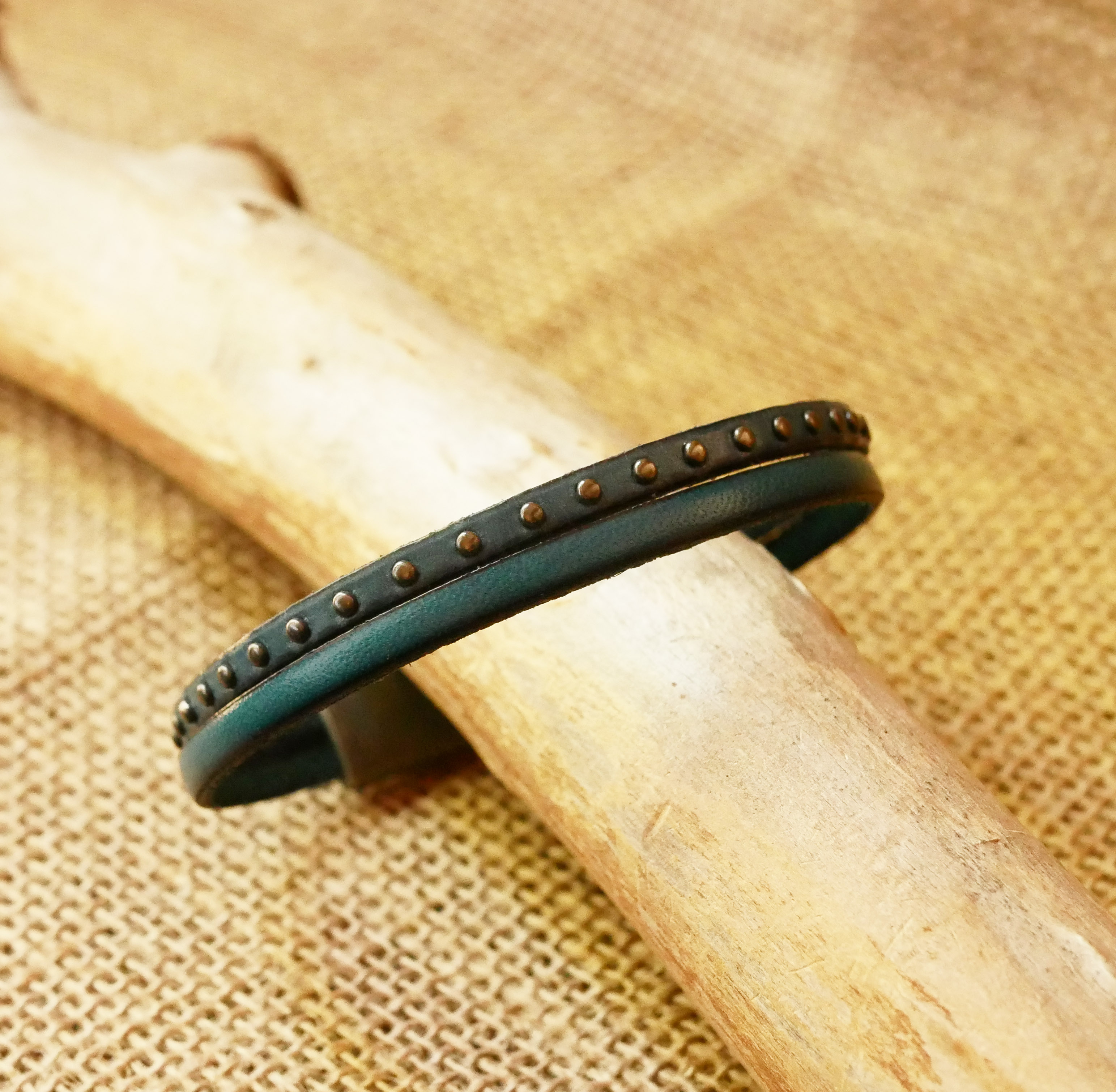 Bracciale duo da uomo in pelle blu con borchie