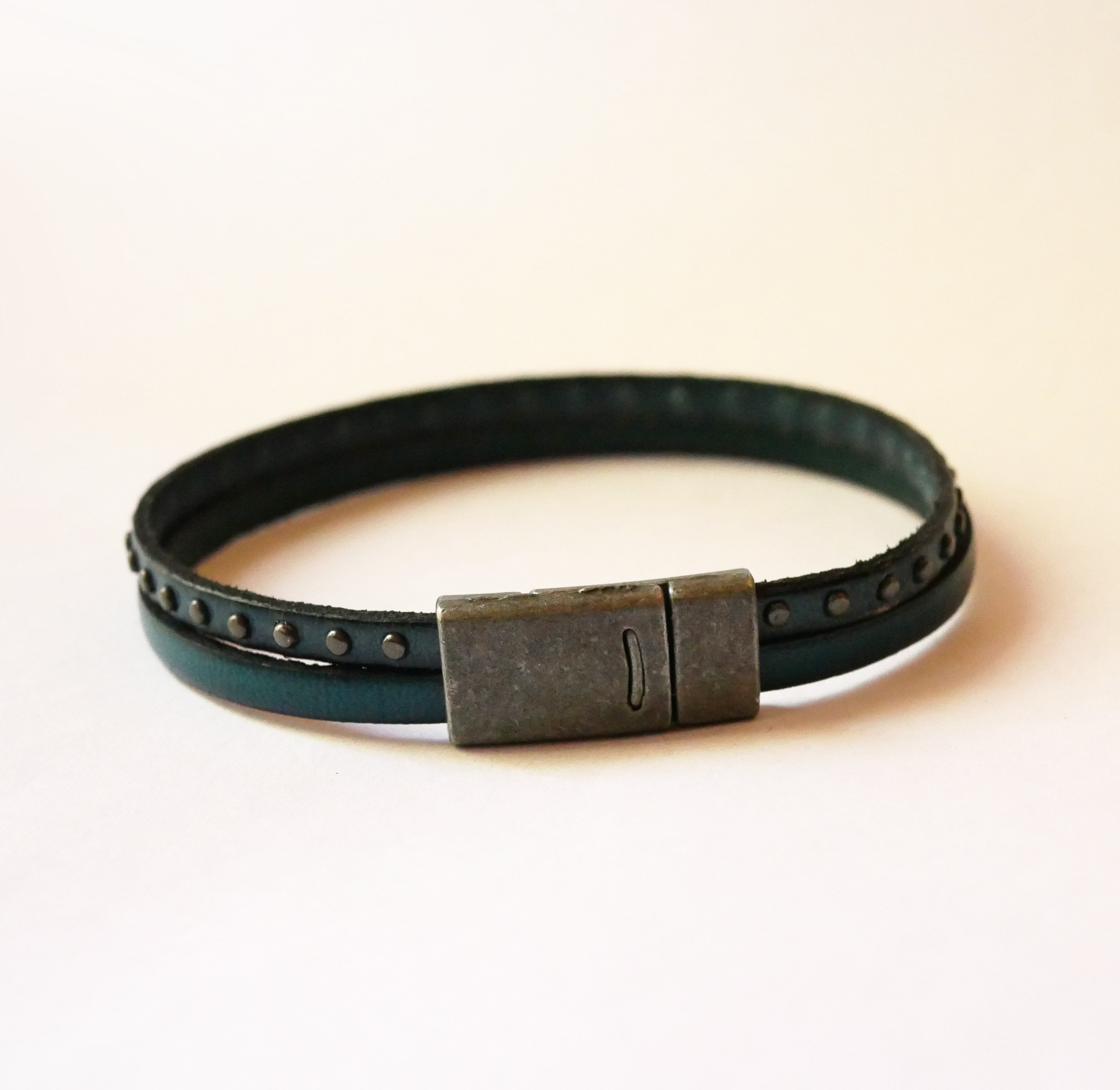 Bracciale duo da uomo in pelle blu con borchie