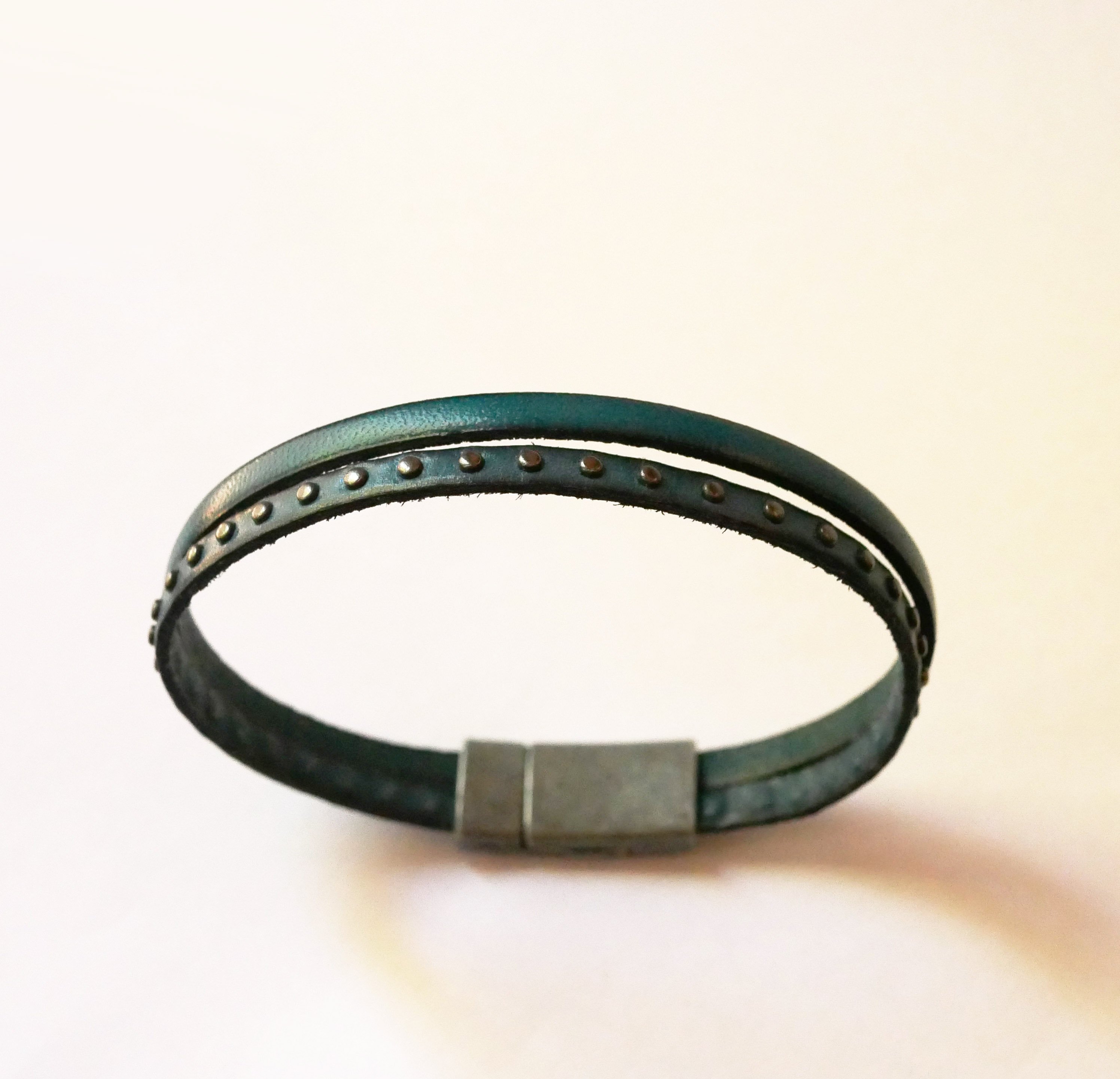 Bracciale duo da uomo in pelle blu con borchie