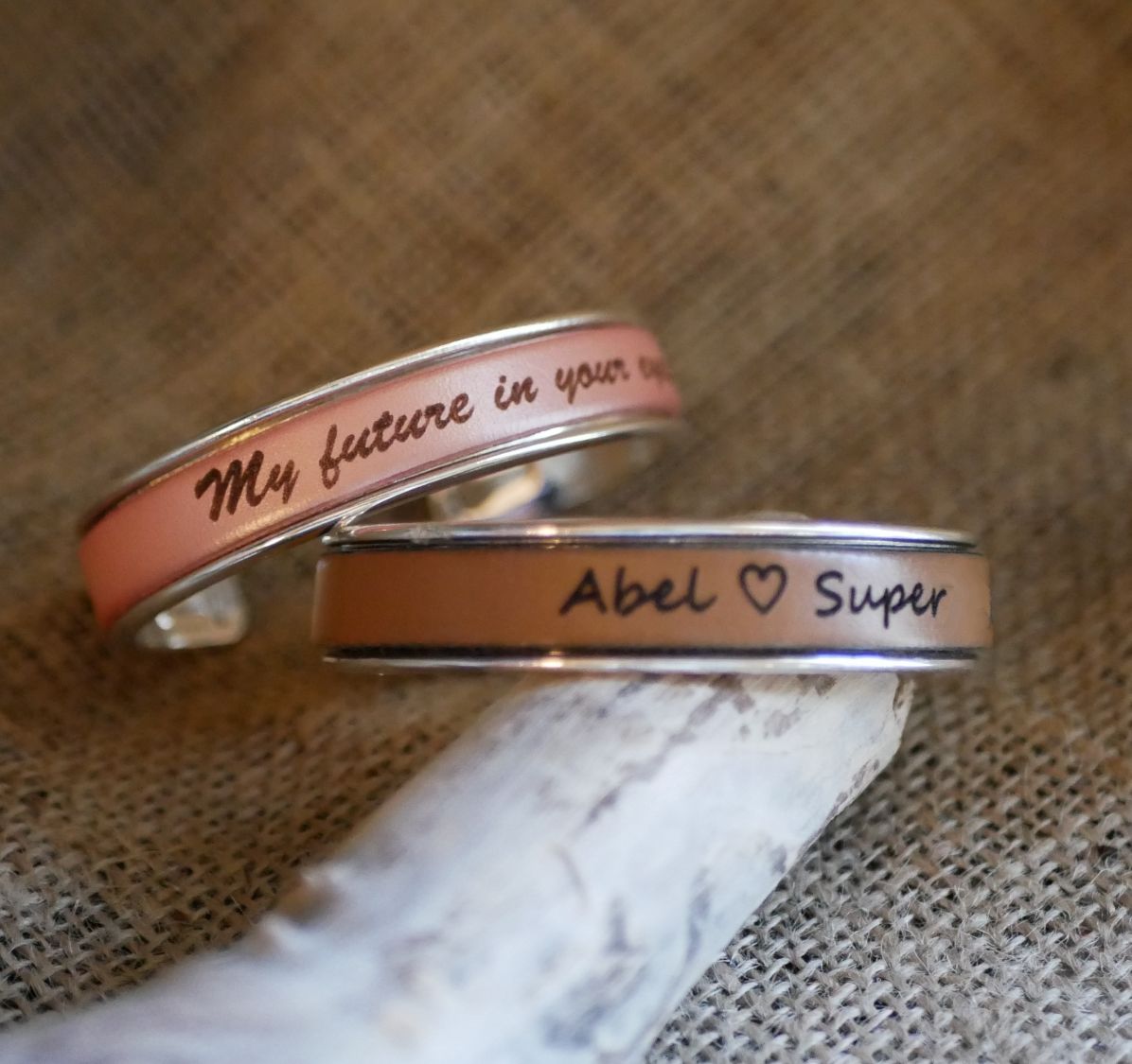 Bracciale in pelle personalizzato con incisione