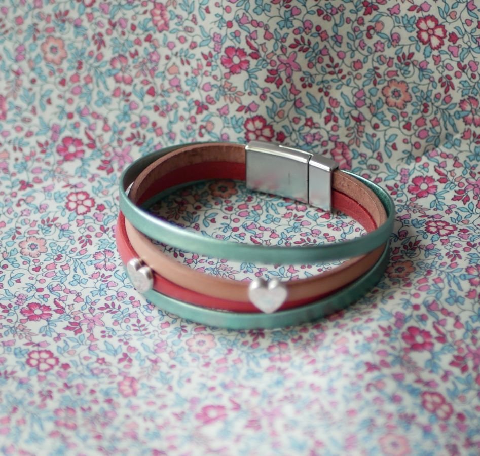 Bracciale in pelle con cuori da personalizzare 