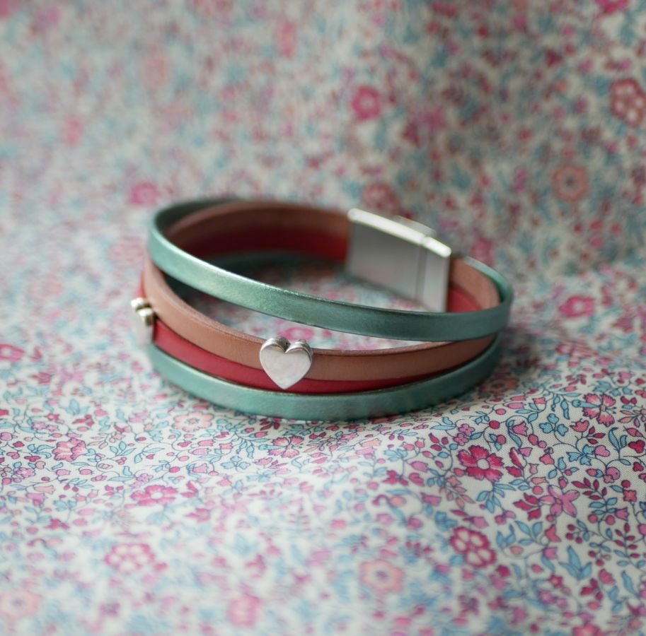 Bracciale in pelle con cuori da personalizzare 