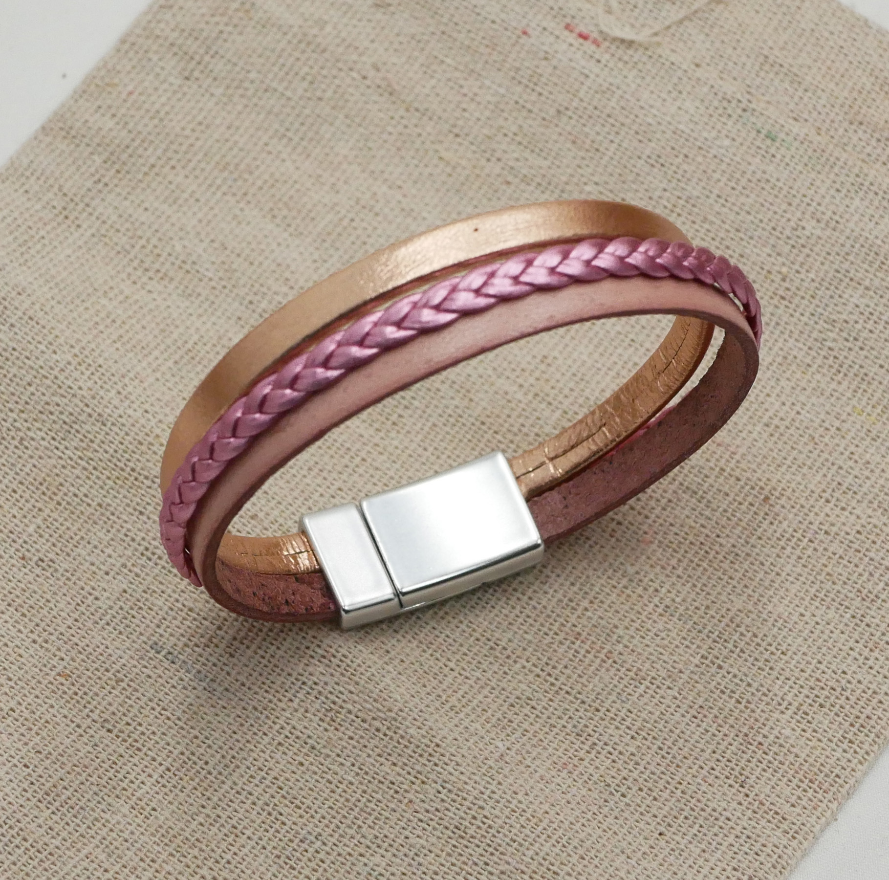 Bracciale in pelle laminata rosa e pesca, personalizzabile