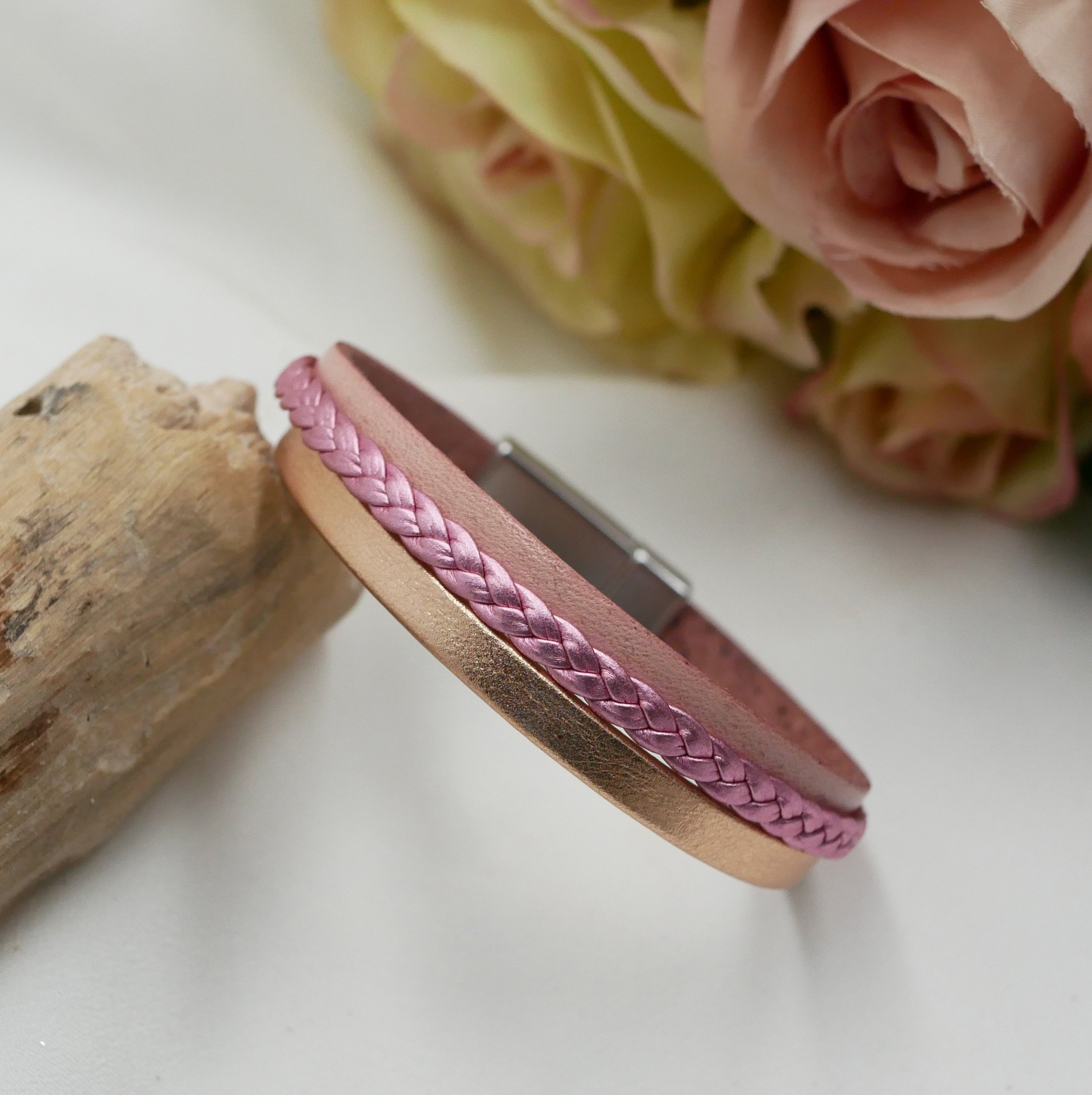 Bracciale in pelle laminata rosa e pesca, personalizzabile