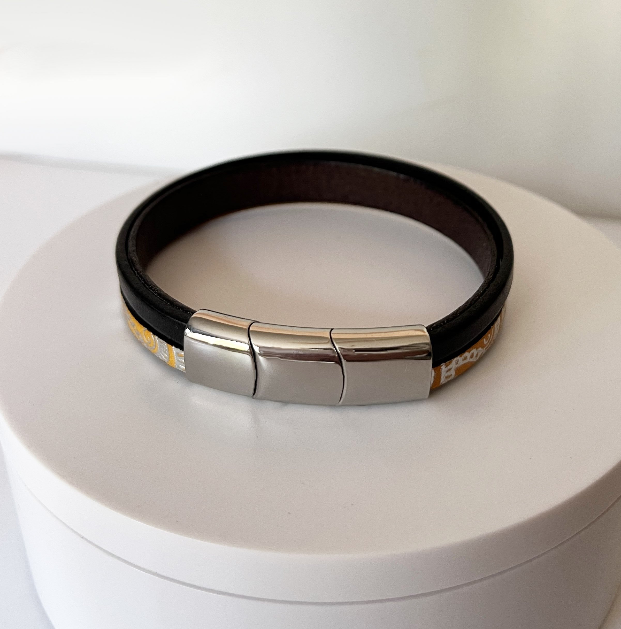 Bracelet manchette femme aux 3 cuirs orange argent&eacute;  fermoir &agrave; extension