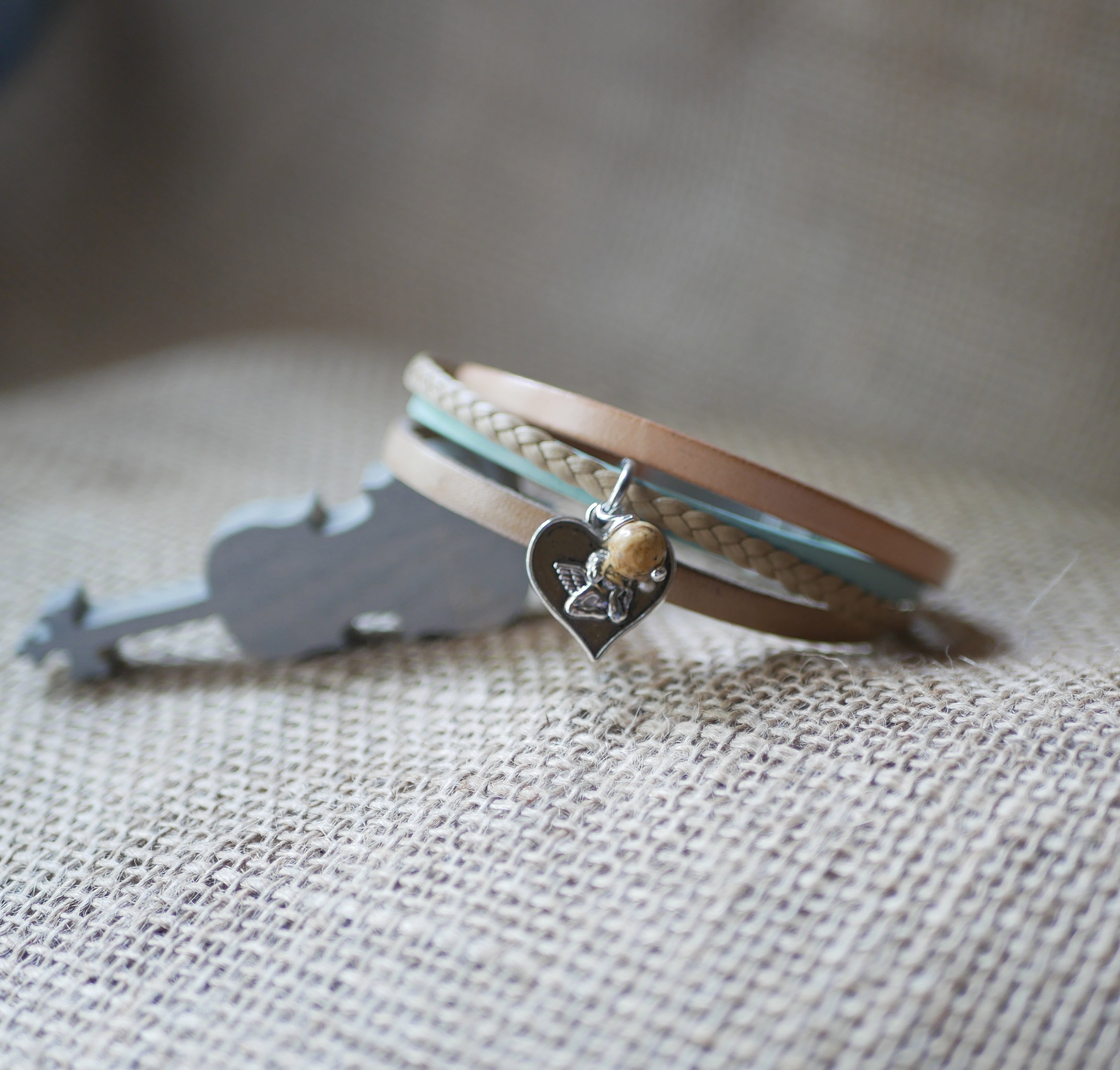 Bracciale da donna in pelle multipla Ciondolo beige sabbia a scelta