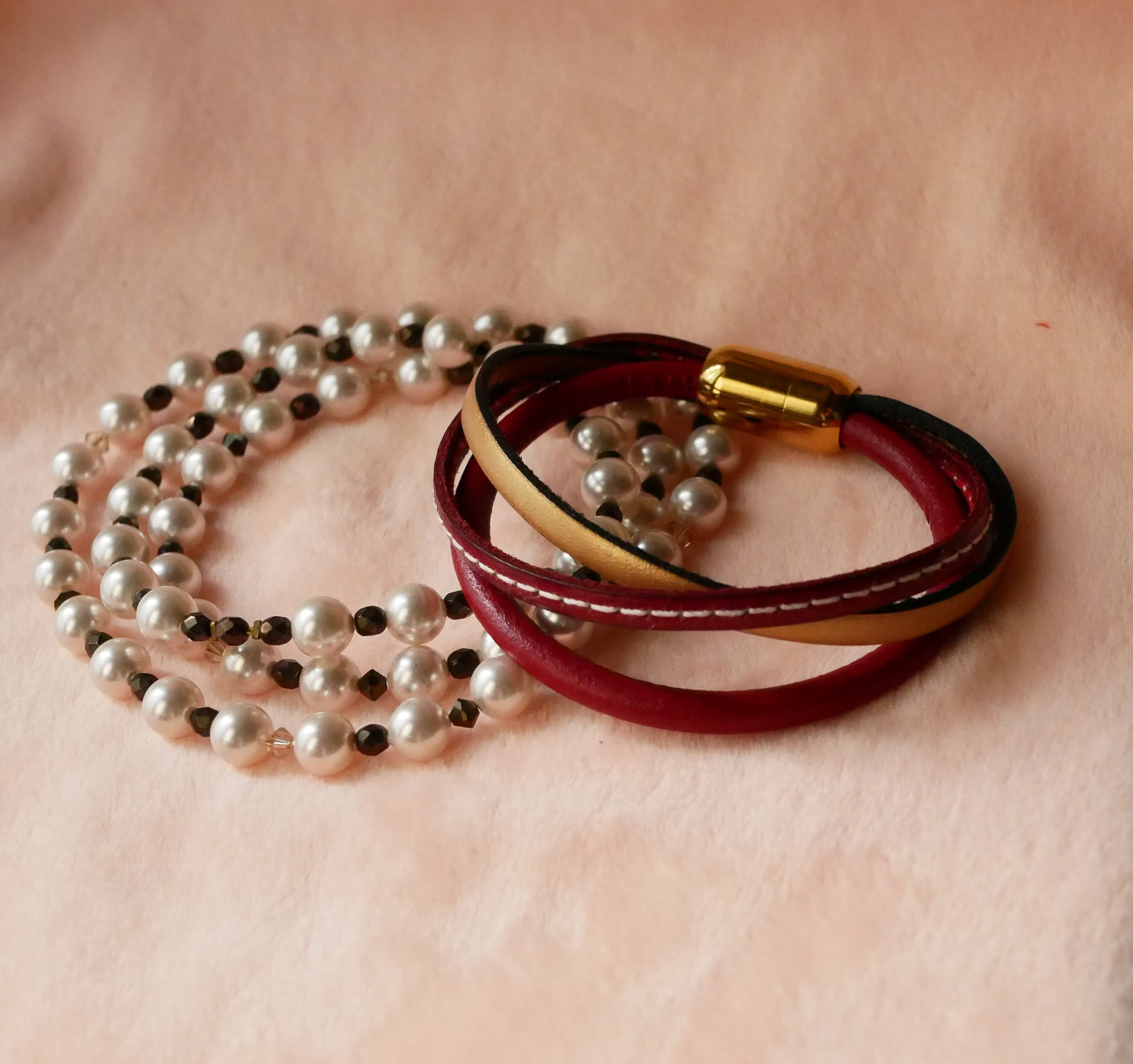 Bracciale da donna in multi-pelle rosso e oro