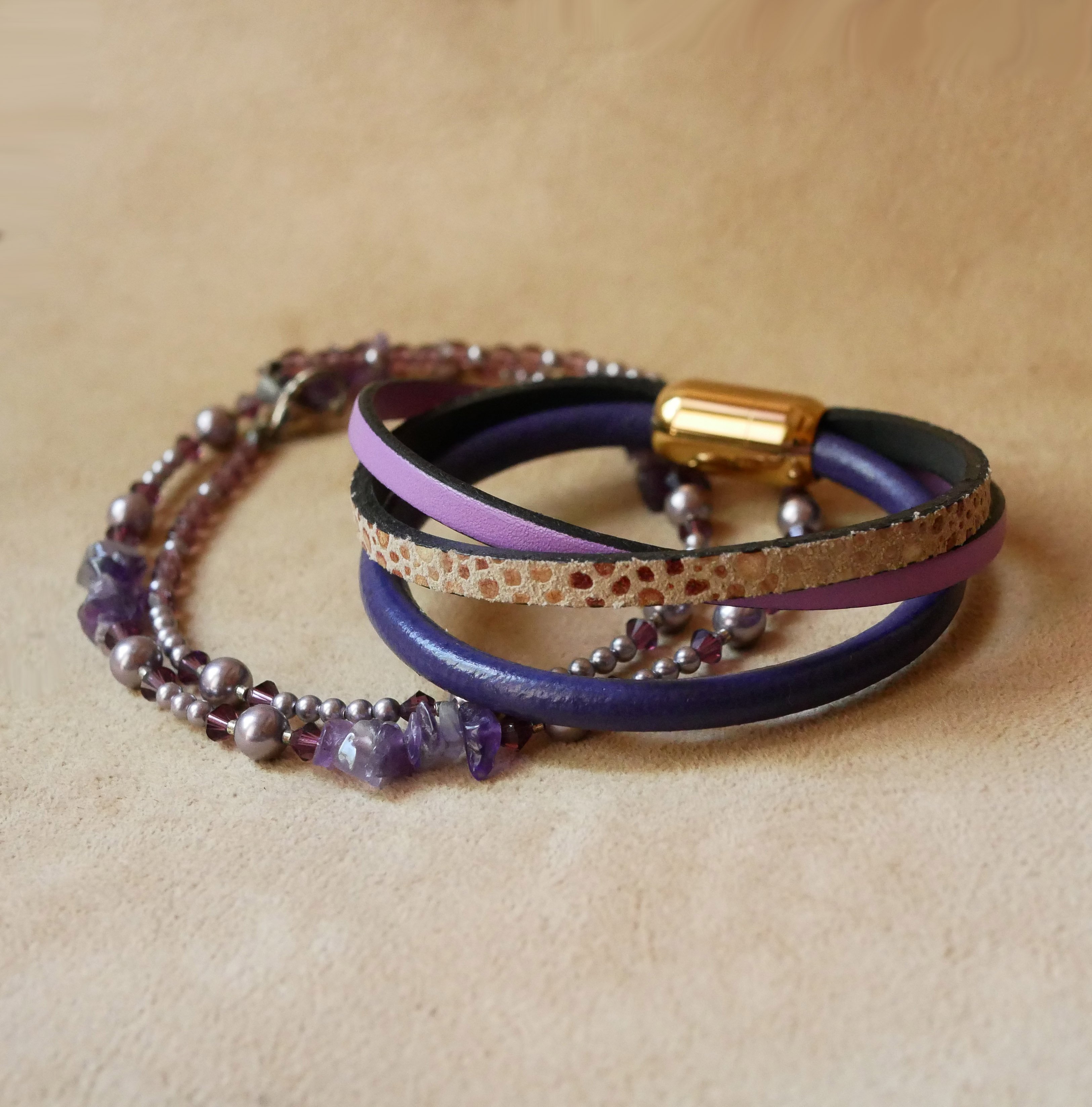 Bracciale da donna in pelle multipla viola e oro
