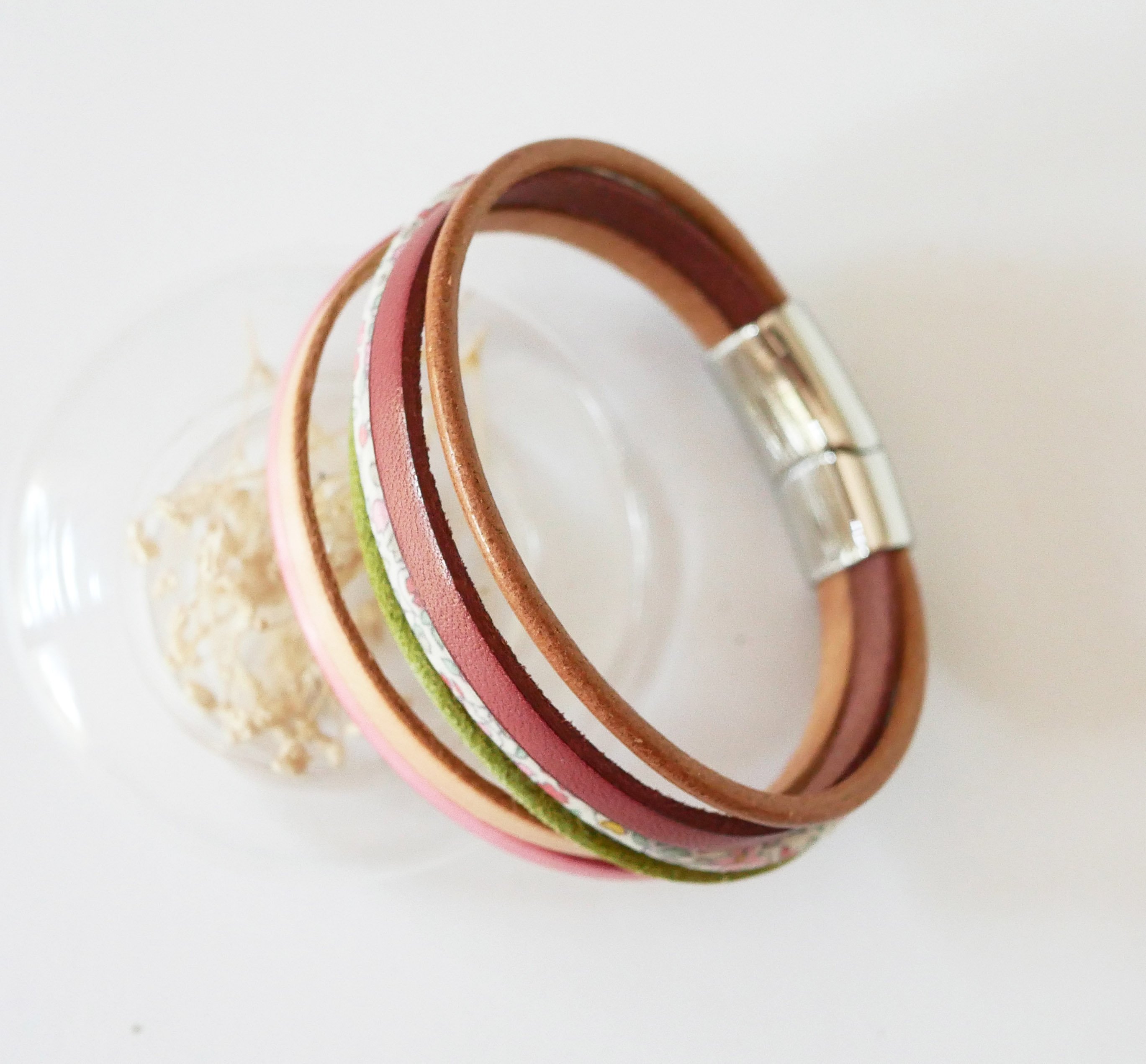 Bracciale in pelle pastello e cordoncino Liberty a fiori