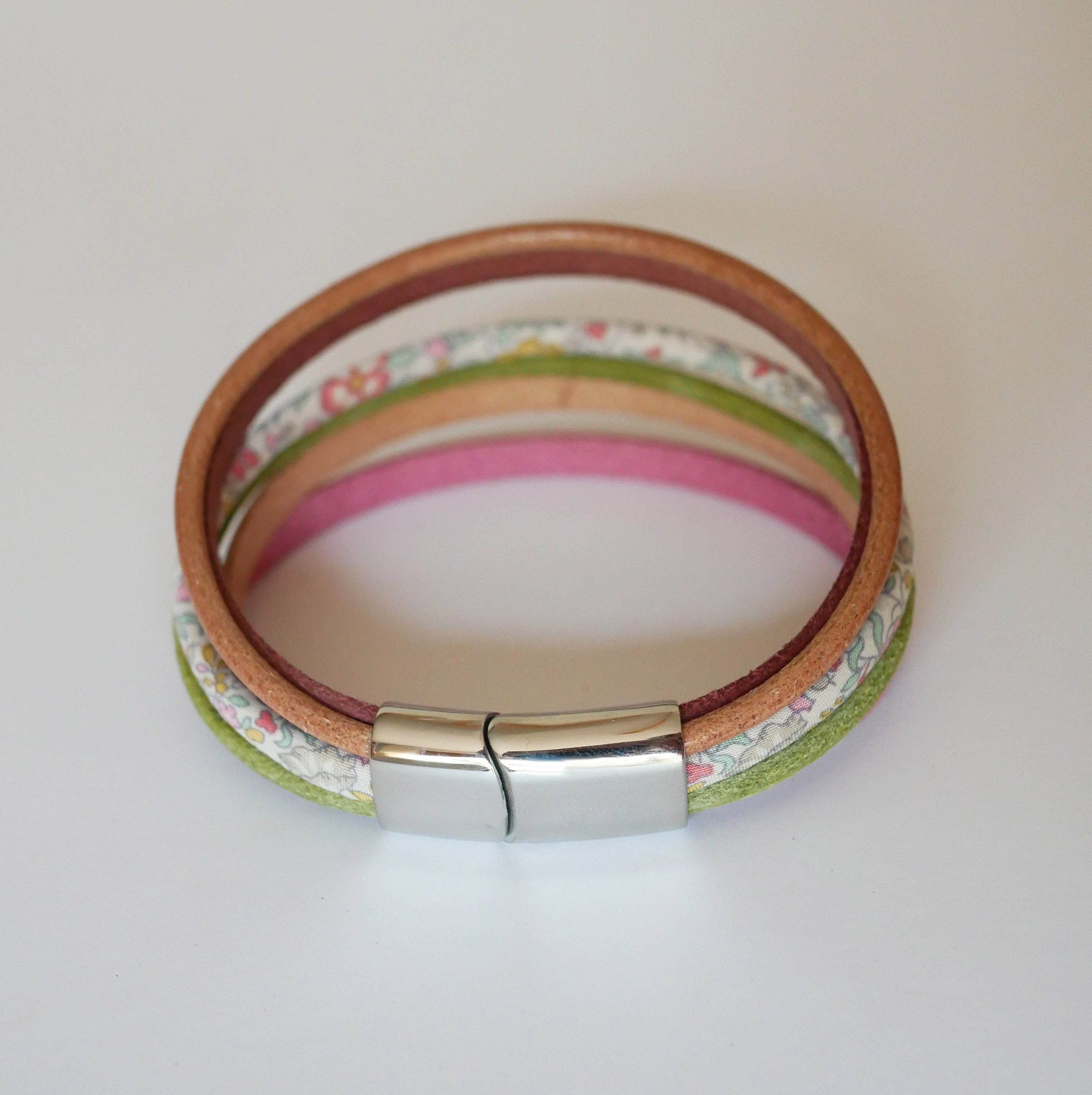 Bracciale in pelle pastello e cordoncino Liberty a fiori