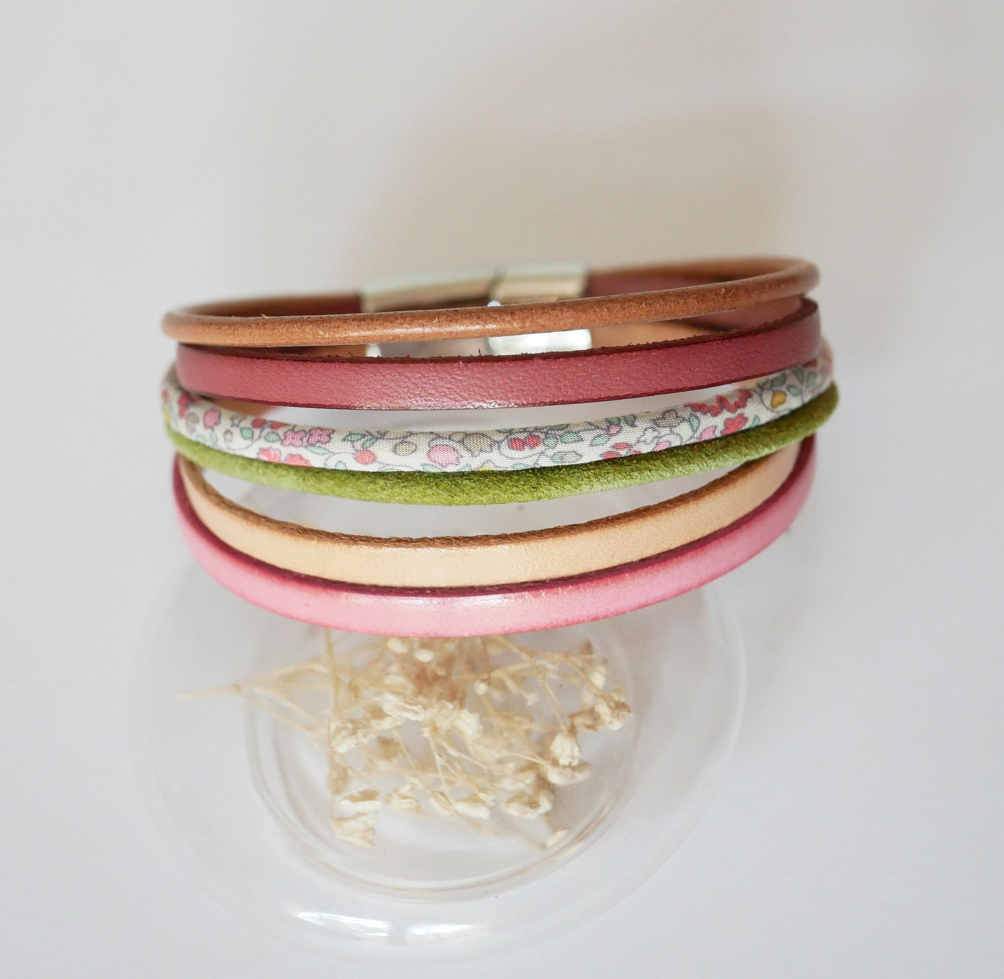 Bracciale in pelle pastello e cordoncino Liberty a fiori