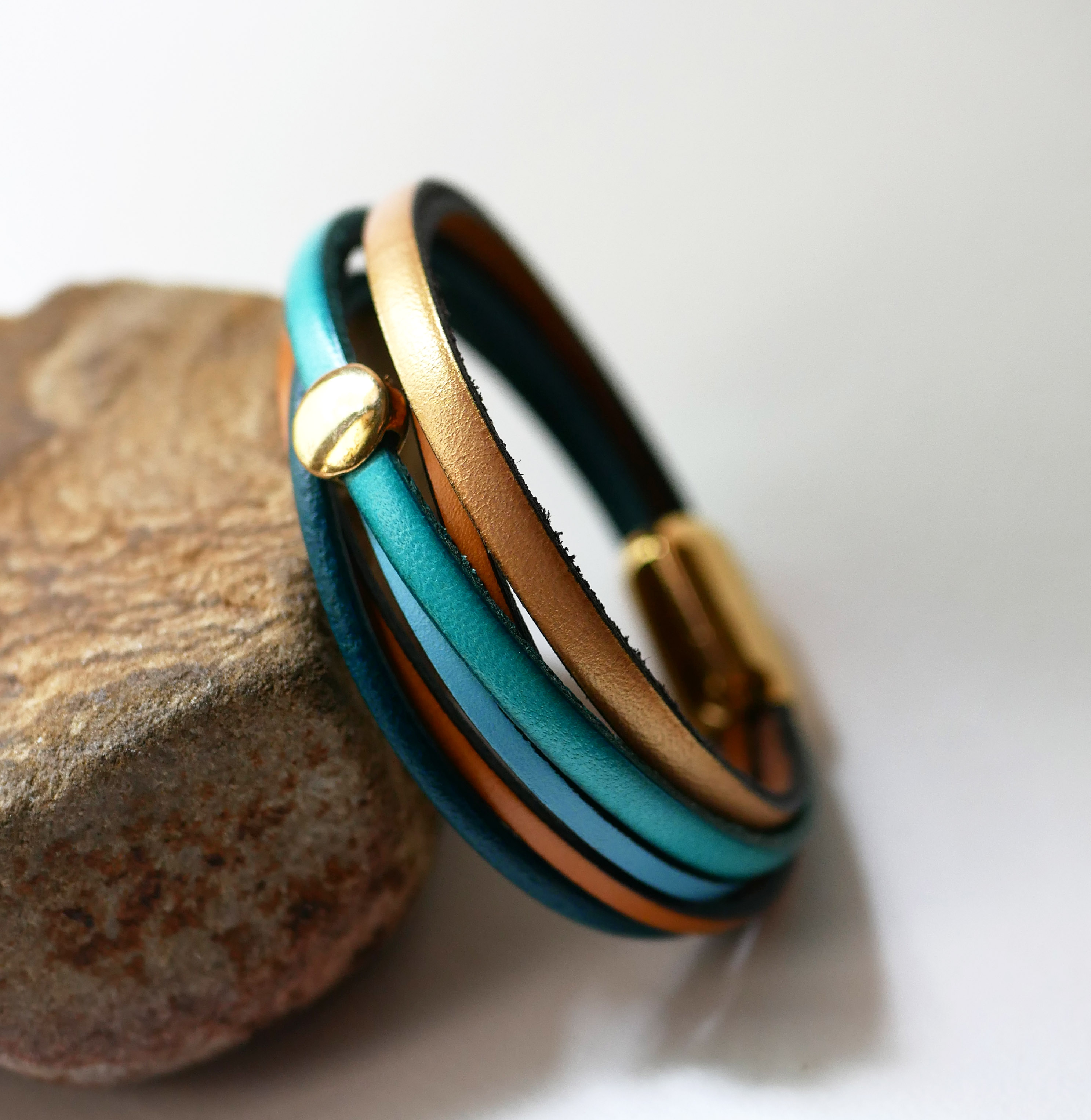 Bracciale da polso in pelle blu e oro per donna