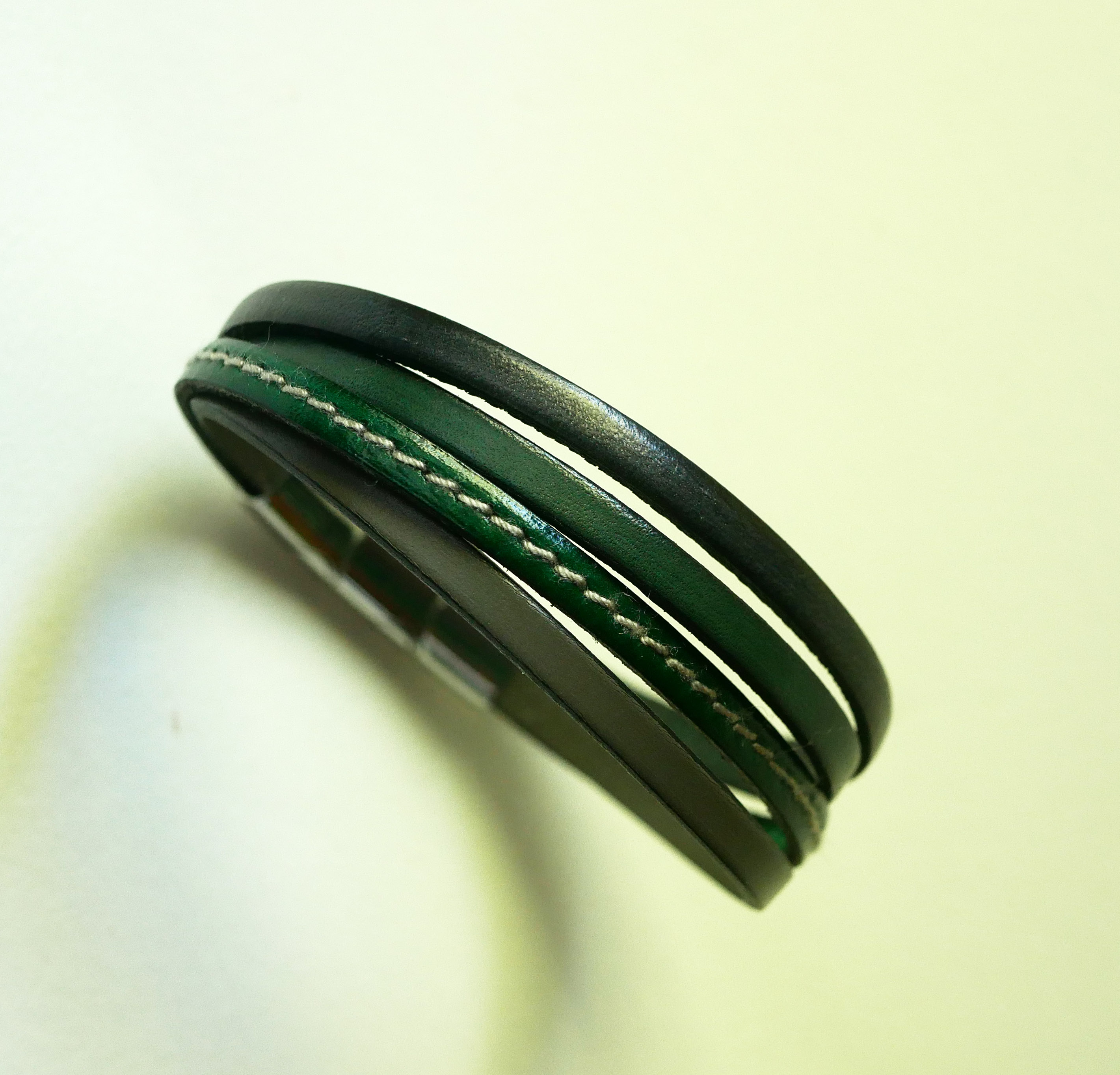 Bracciale da polso in pelle verde e grigia per uomo