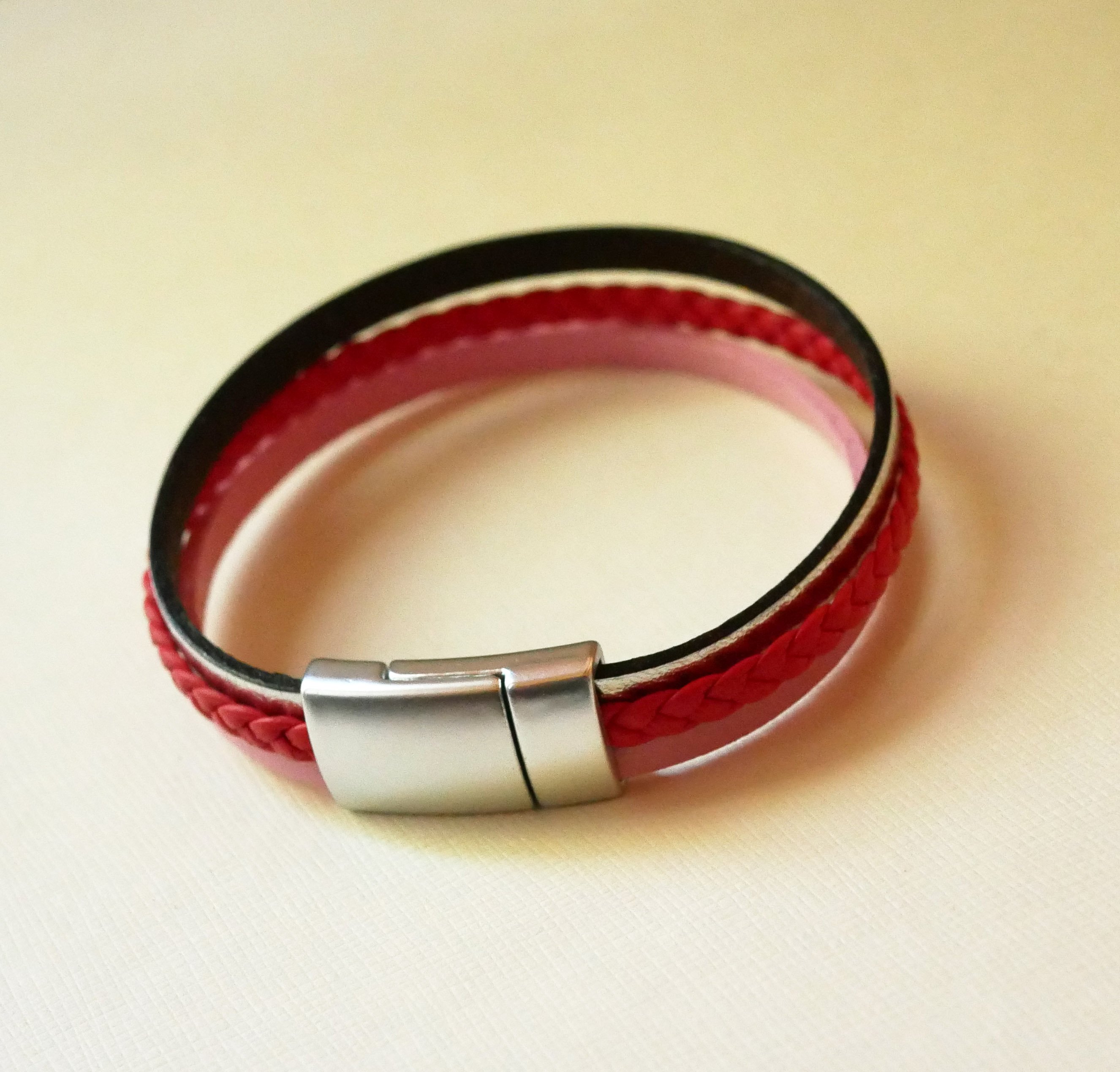 Bracciale in pelle rosso corallo e argento e bracciale in multi-pelle rosa