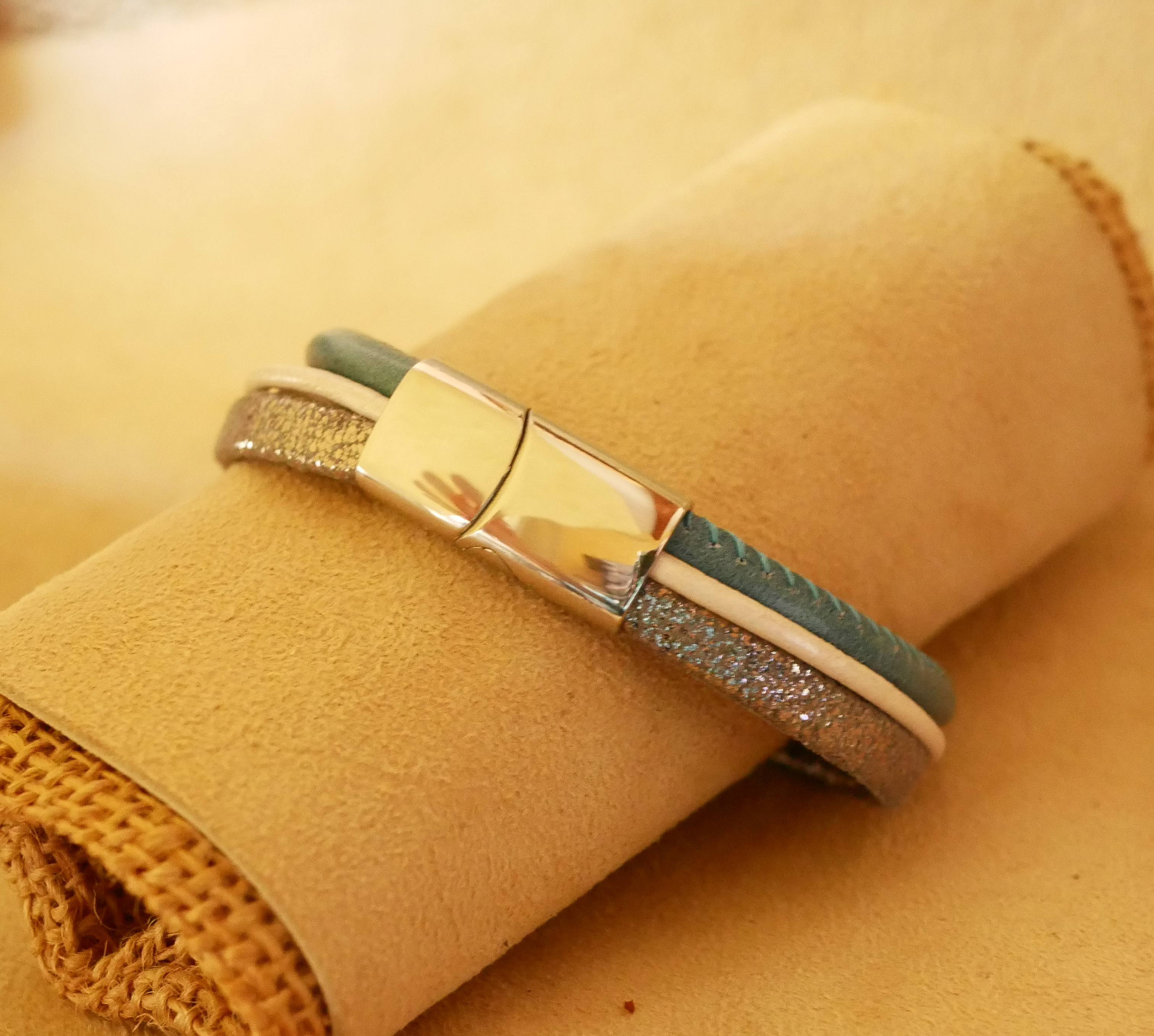 Bracciale in pelle blu e argento