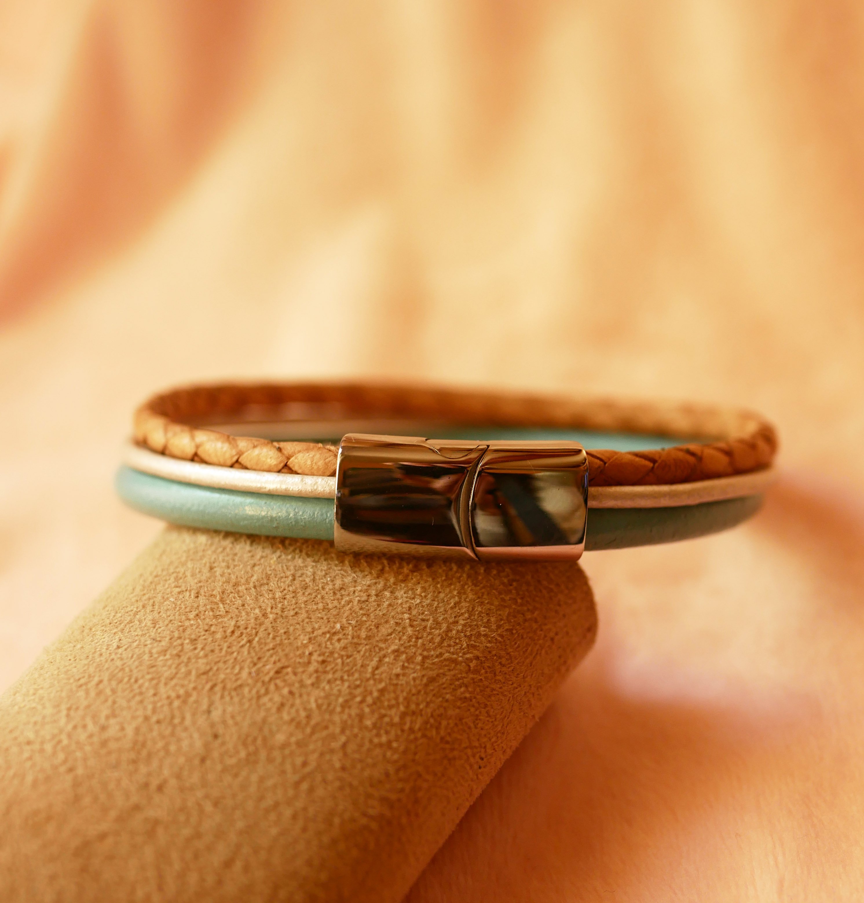 Bracciale in pelle beige e turchese