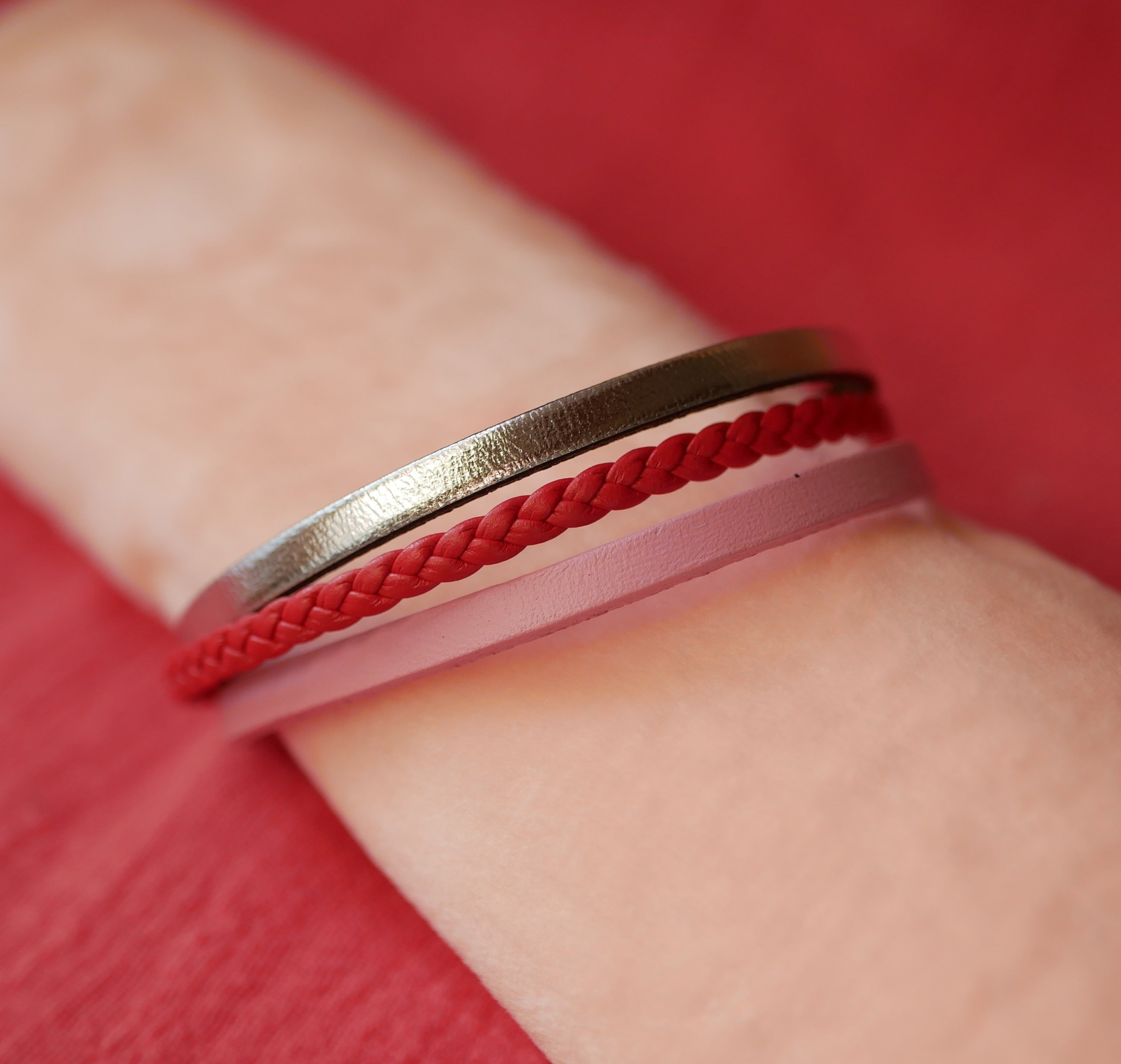Bracciale in pelle rosso corallo e argento e bracciale in multi-pelle rosa