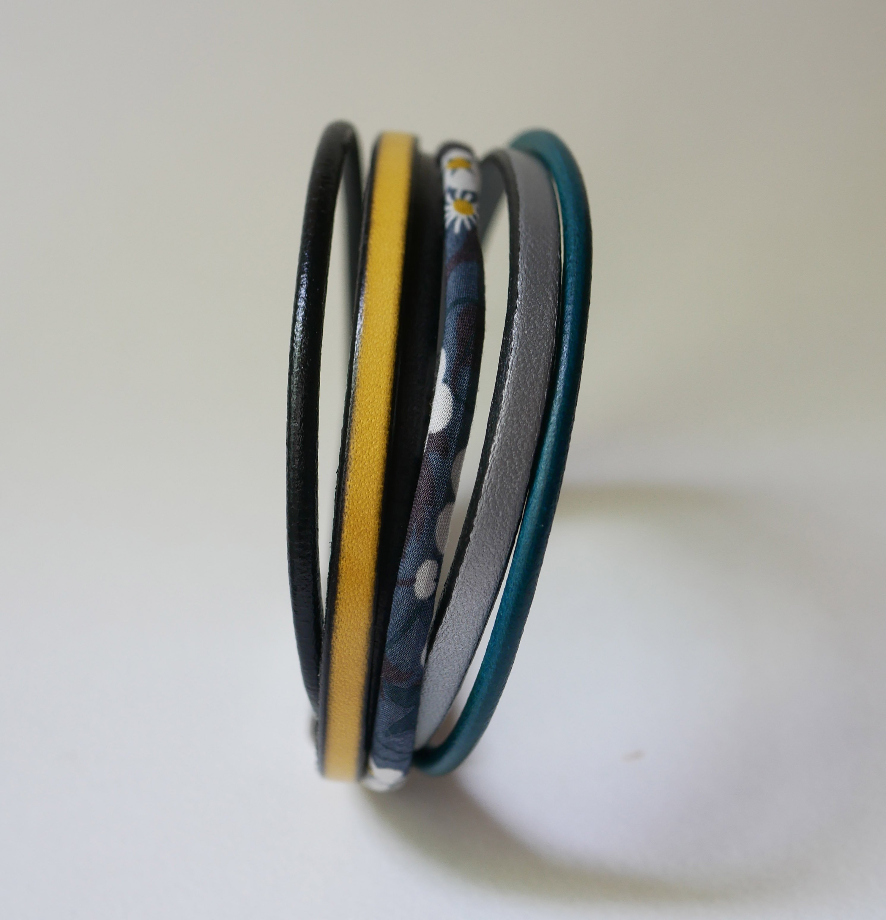 Bracciale a pi&ugrave; file in pelle e corda Liberty grigio antracite