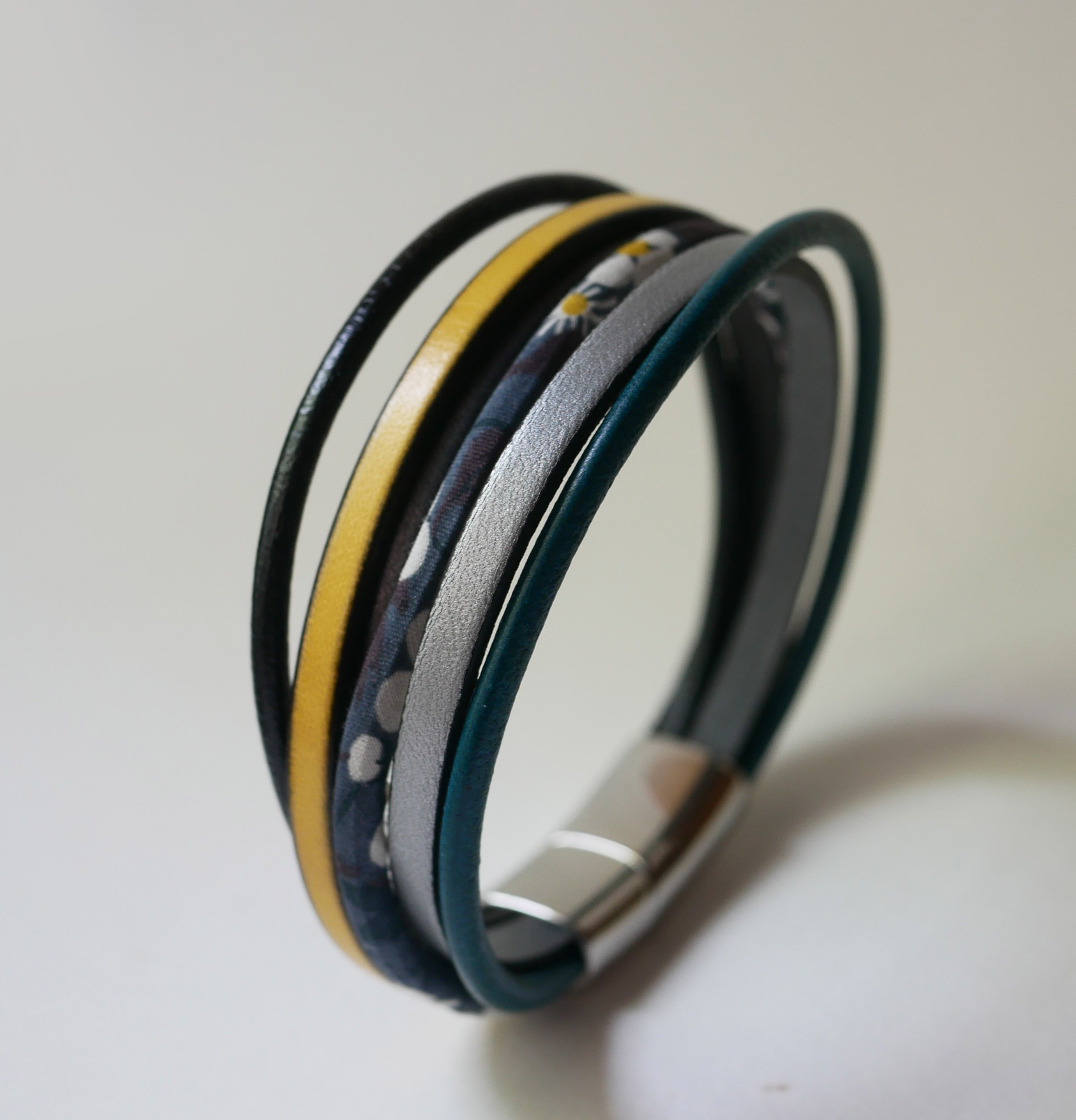 Bracciale a pi&ugrave; file in pelle e corda Liberty grigio antracite