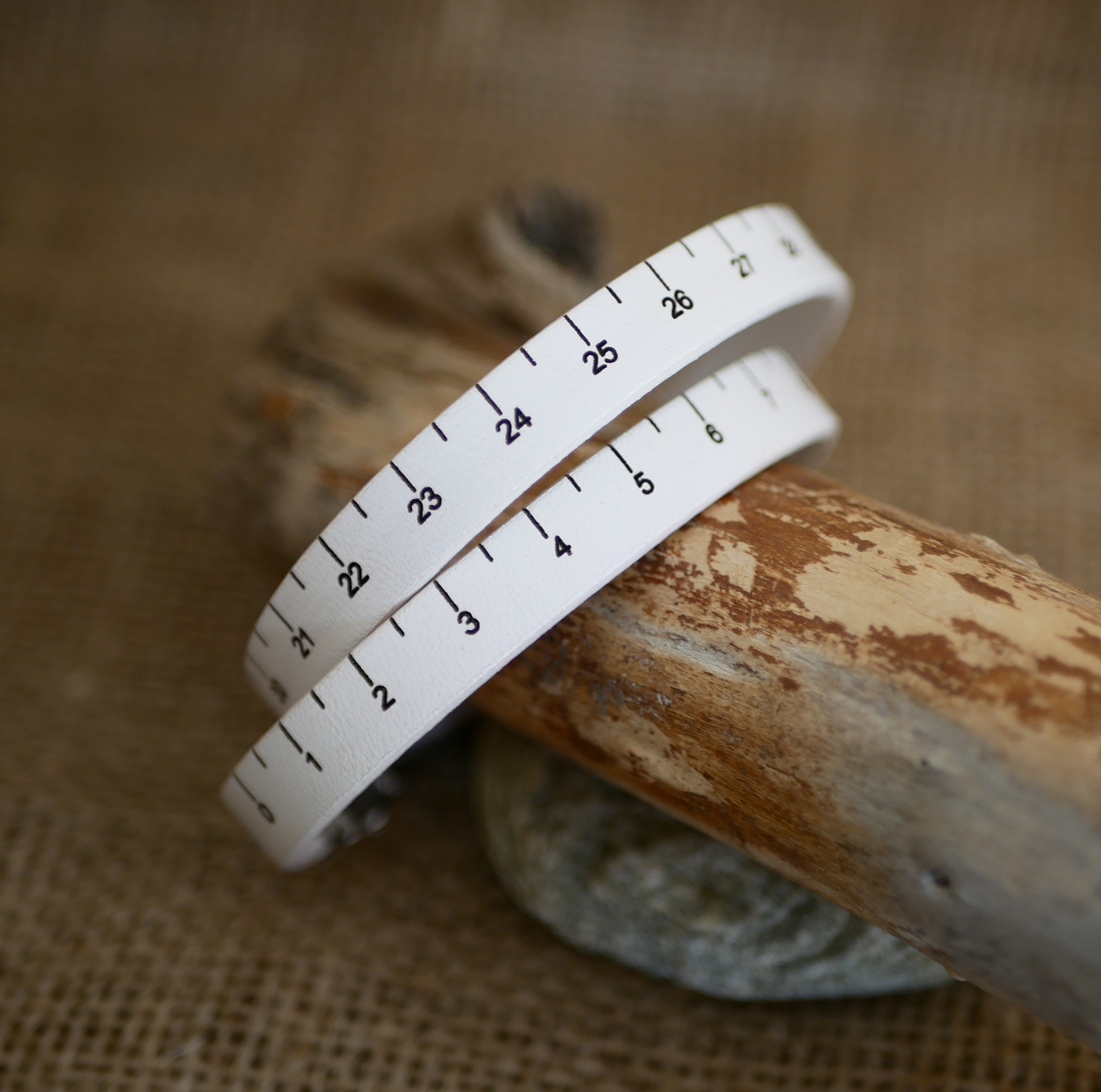 Bracciale con metro in pelle a doppio giro inciso e personalizzabile 