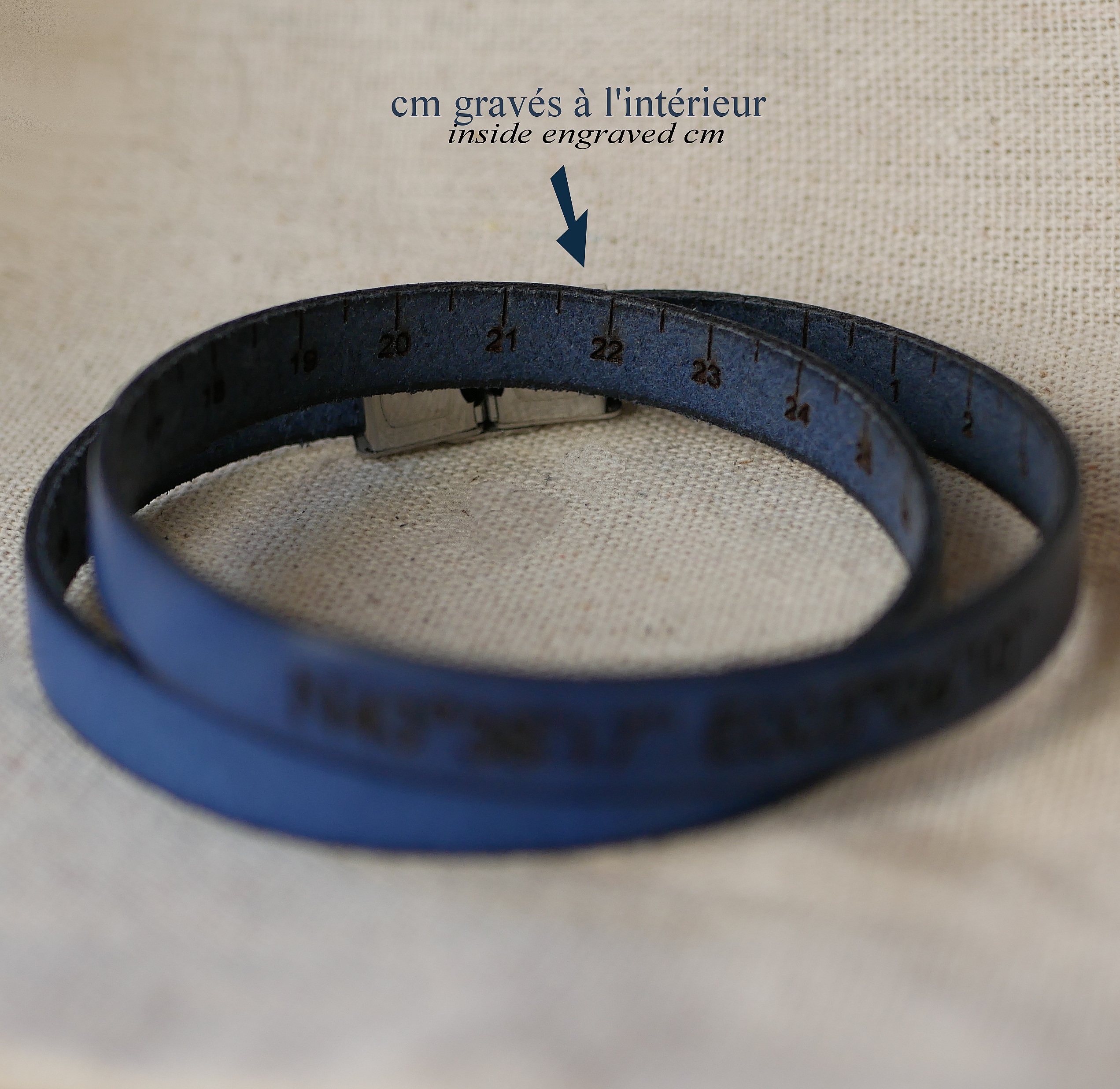 Bracciale con metro in pelle a doppio giro inciso e personalizzabile 