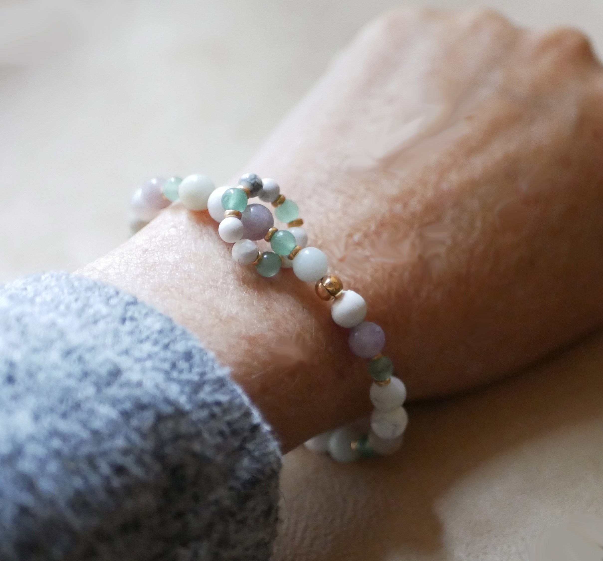 Bracciale in pietra naturale avventurina con mini anello di perle