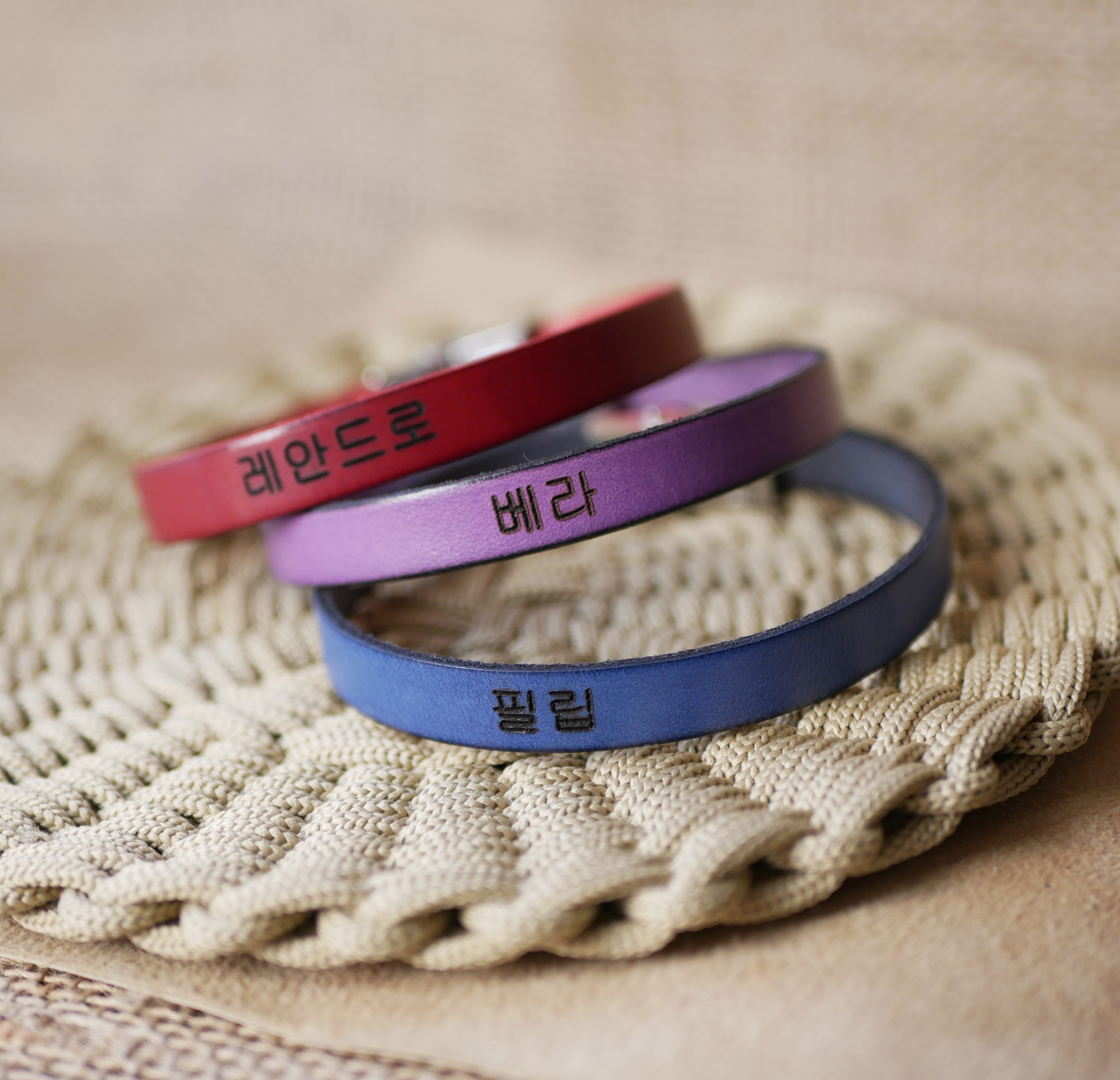 Bracciale con nome di fan del kpop coreano in pelle da personalizzare