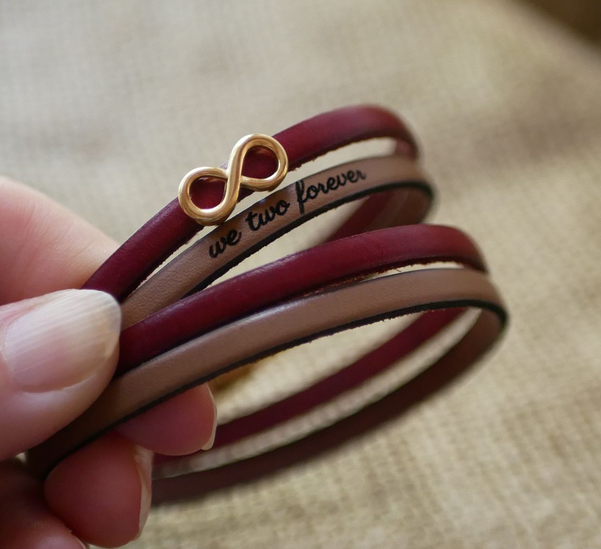 Bracciale dorato con simbolo dell'infinito per il regalo di San Valentino in 2 pelli da personalizzare  