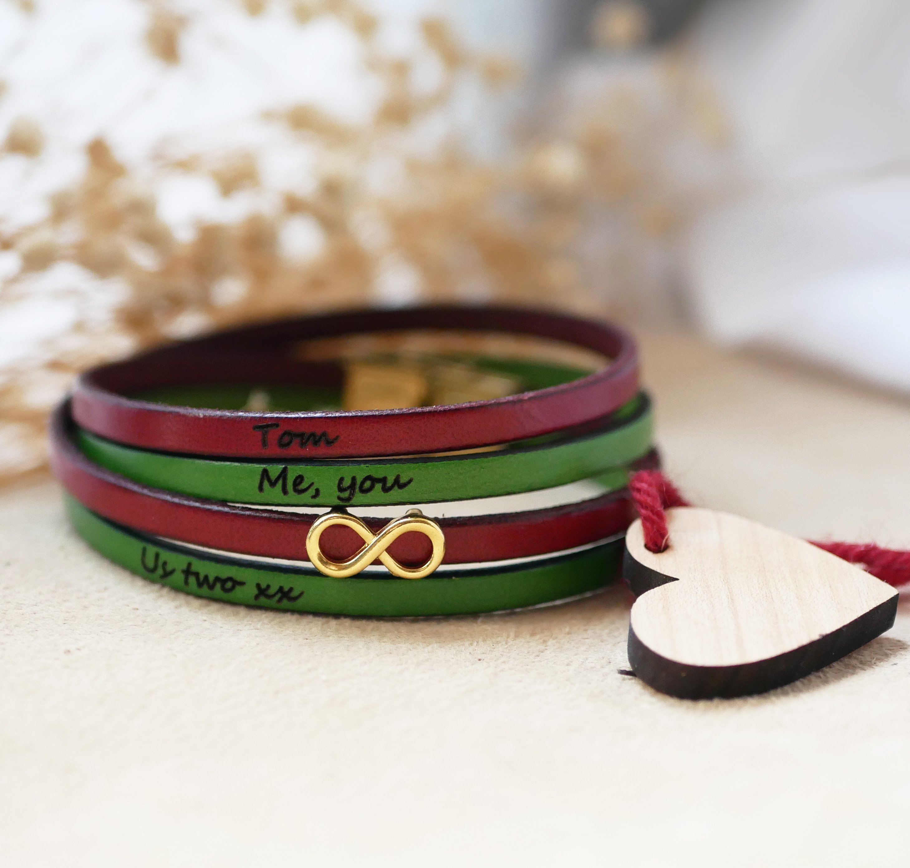 Bracciale dorato con simbolo dell'infinito per il regalo di San Valentino in 2 pelli da personalizzare  