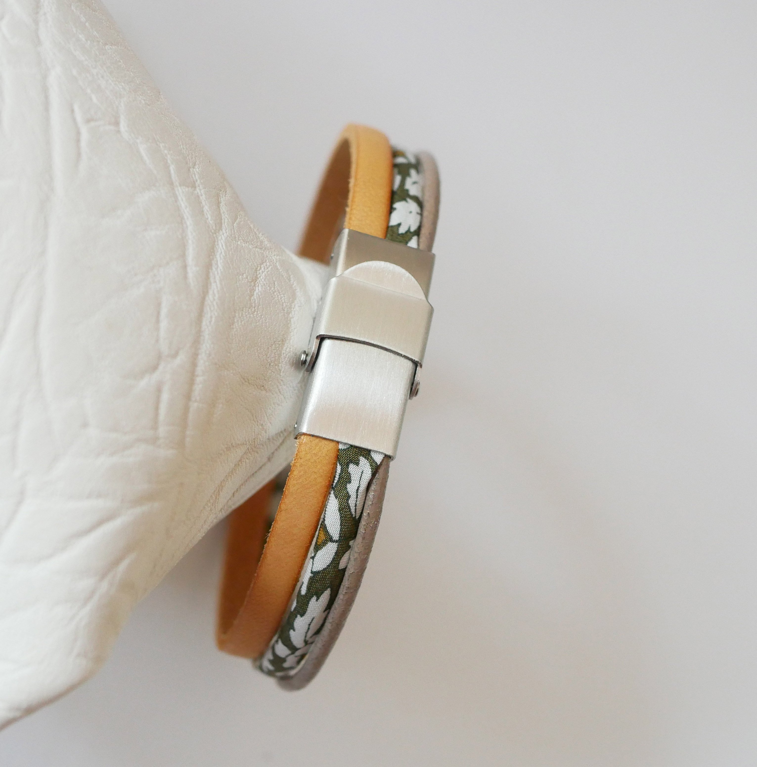 Trio di pelli e fiori di kaki Bracciale in corda Liberty