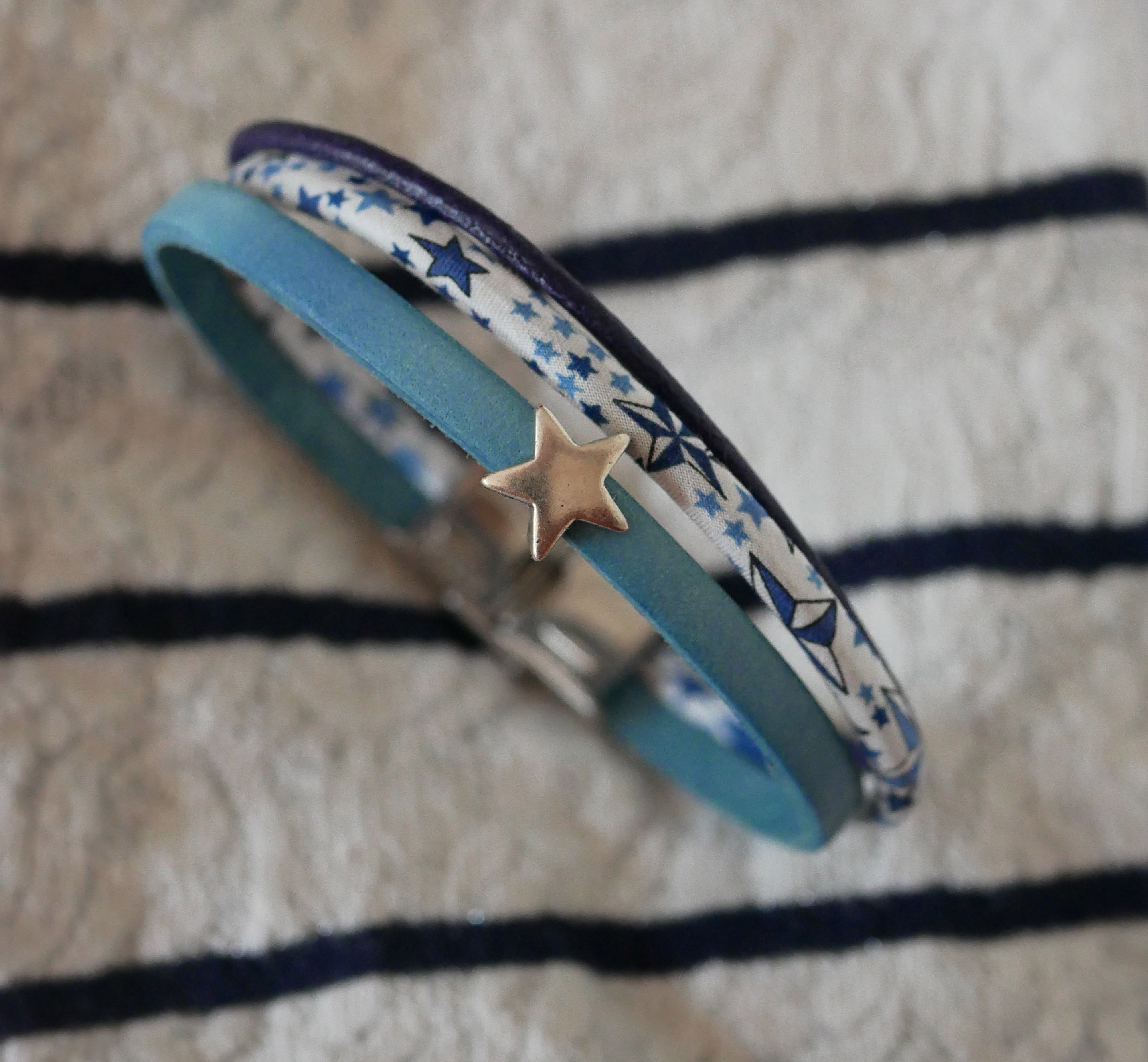 Trio di pelli e bracciale in corda Liberty con stelle blu