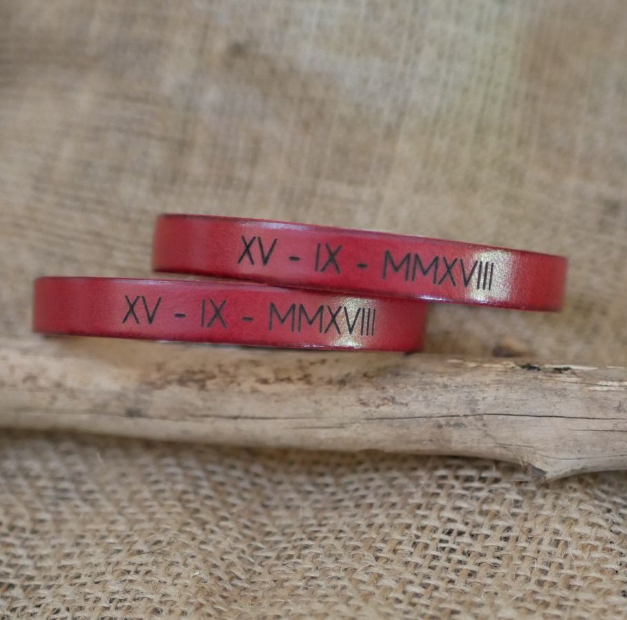 Regalo goloso per le coppie: 2 braccialetti in pelle personalizzati con incisione 