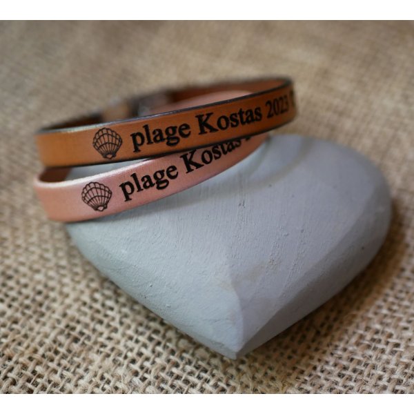 Regalo inciso per una coppia: 2 braccialetti in pelle personalizzati con la stessa incisione 
