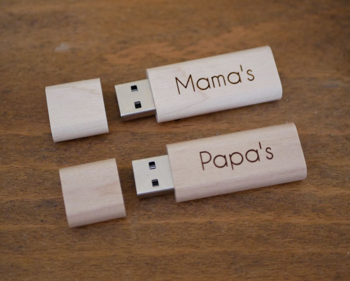 Confezione regalo da uomo con chiave usb incisa + bracciale in pelle personalizzabile + portachiavi in macramè 