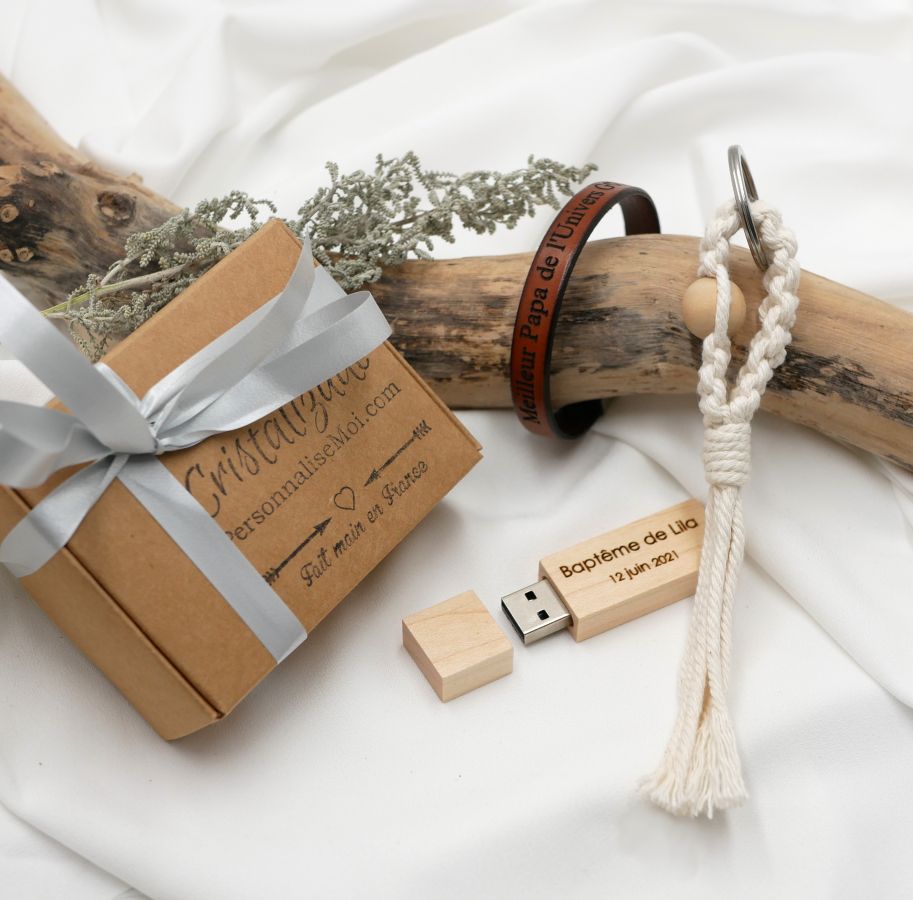 Confezione regalo da uomo con chiave usb incisa + bracciale in pelle personalizzabile + portachiavi in macramè 