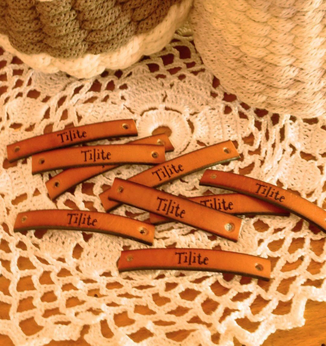 Etichetta in pelle personalizzata con messaggio inciso