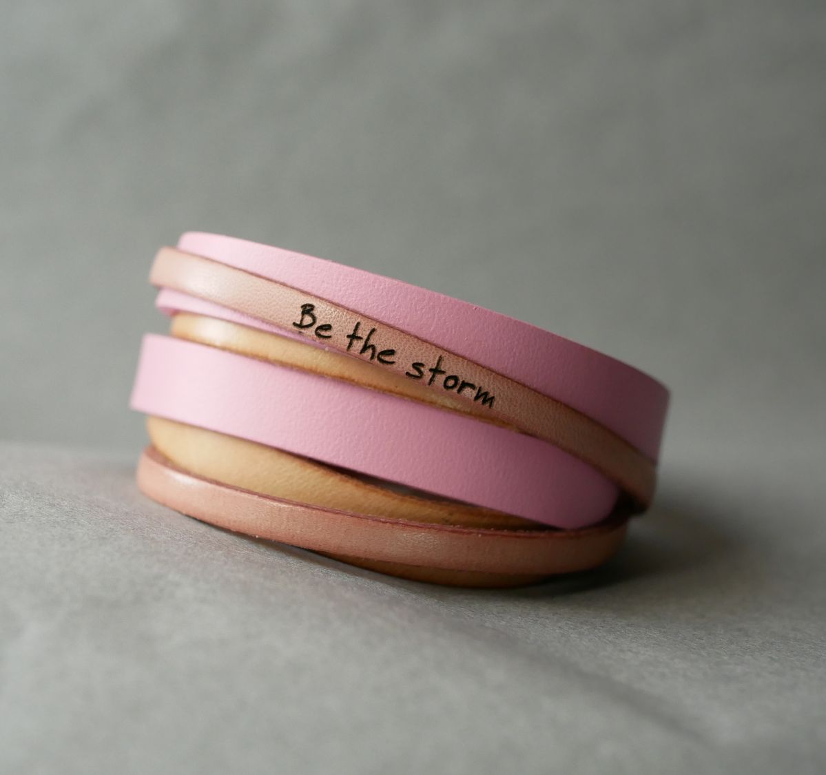 Bracciale doppio in pelle rosa personalizzato  