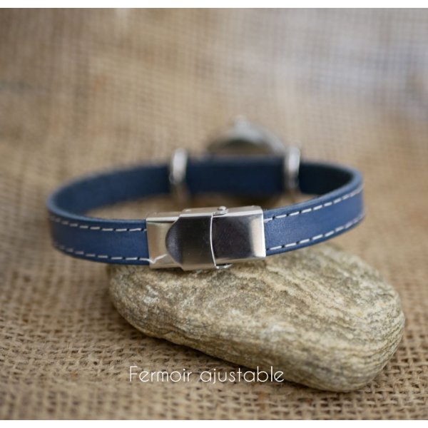 Orologio con cinturino in pelle blu e cuciture bianche