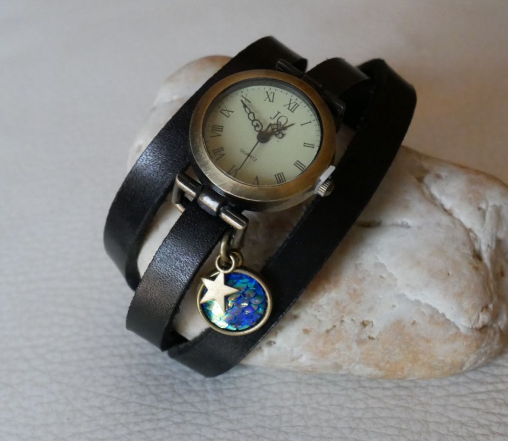 Orologio con bracciale in pelle e scaglie blu cabochon