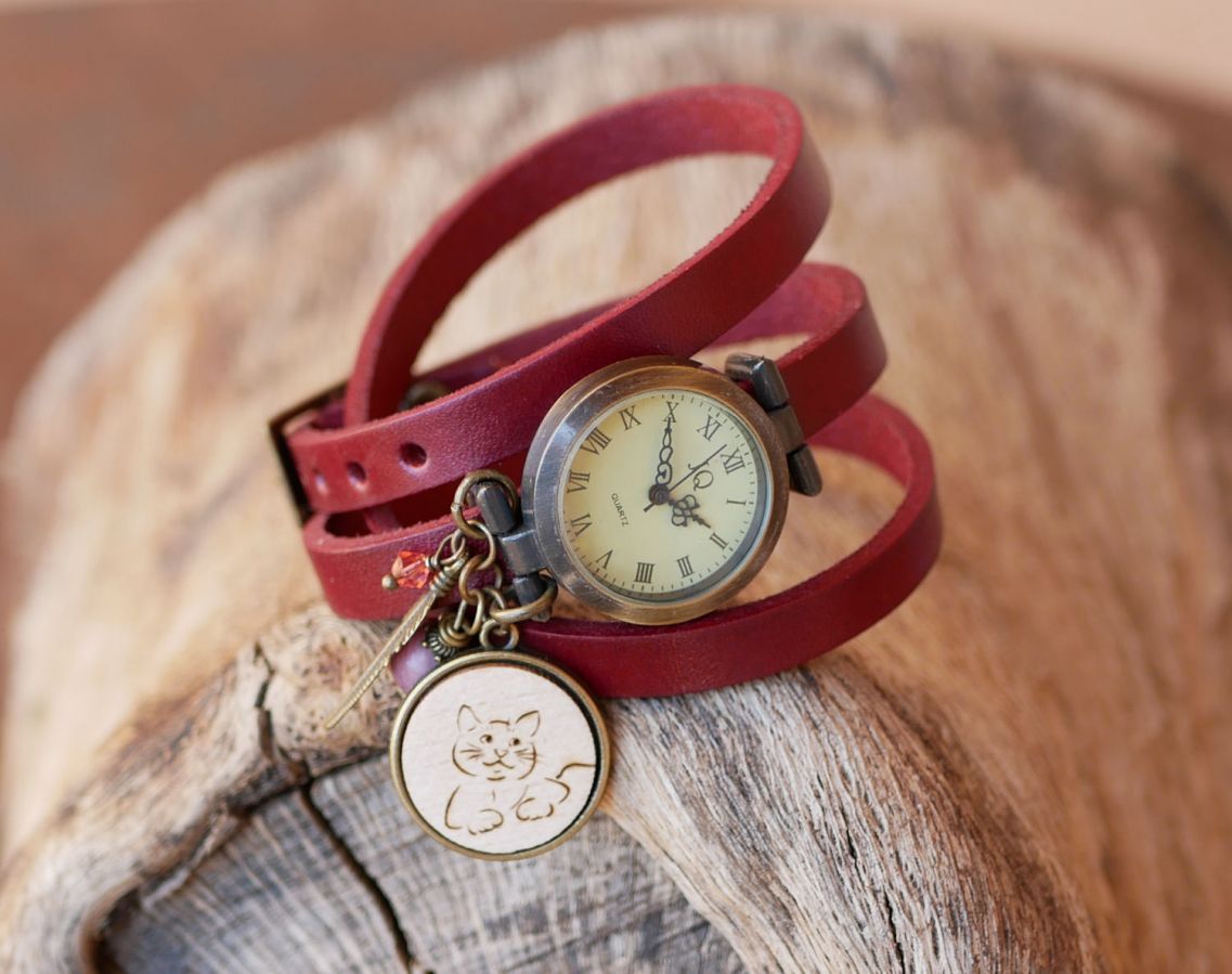 Orologio con bracciale in pelle e cabochon in legno da incidere