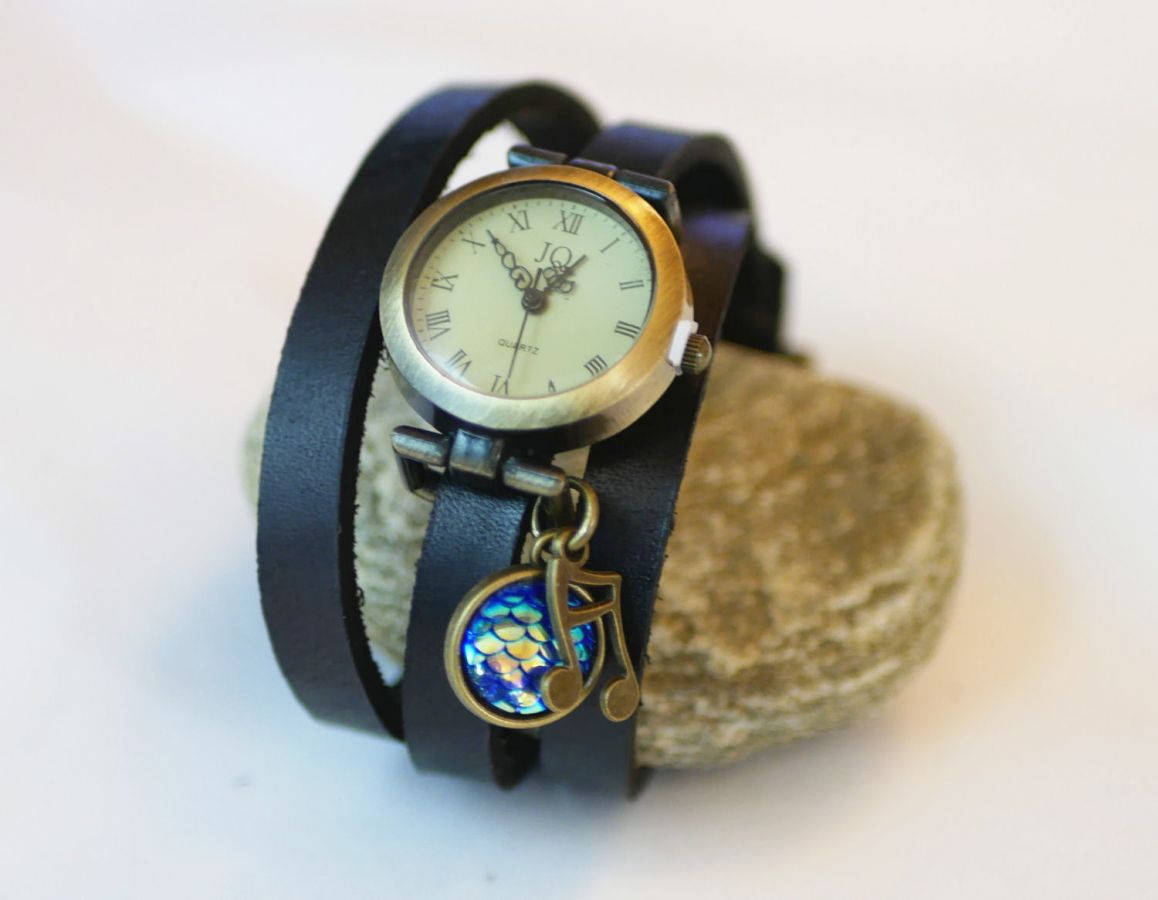 Orologio con bracciale in pelle e scaglie blu cabochon