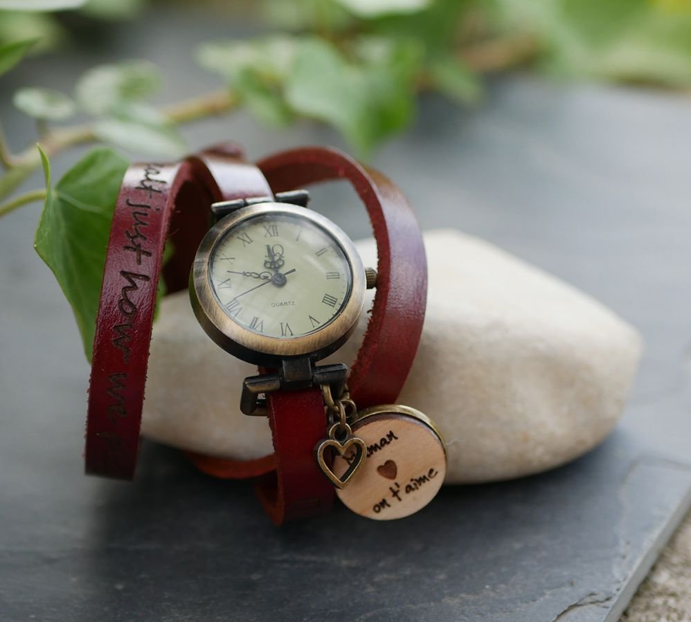 Orologio con bracciale in pelle e cabochon in legno da incidere